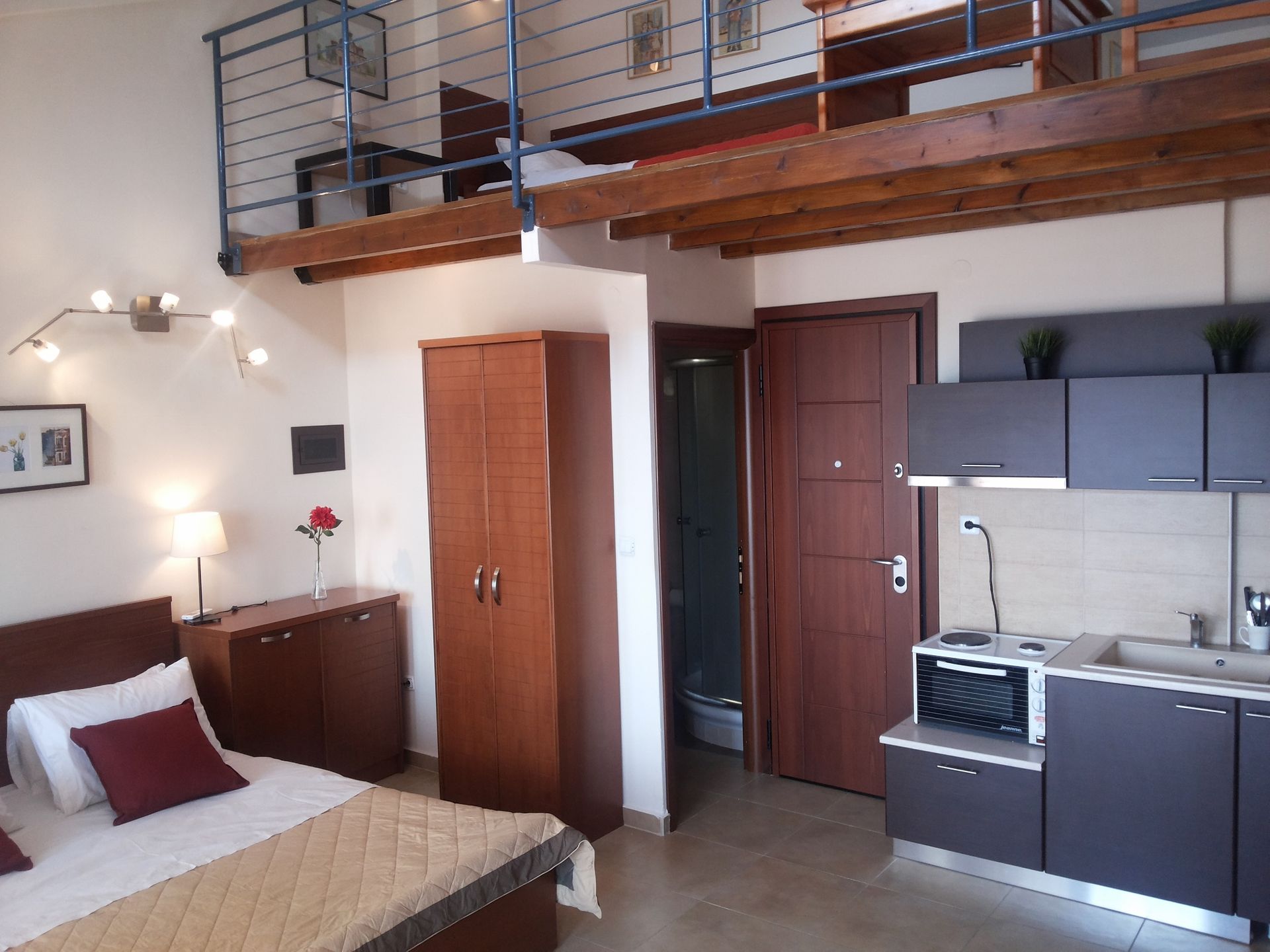 No4 - Studio with Sea View - Split Level