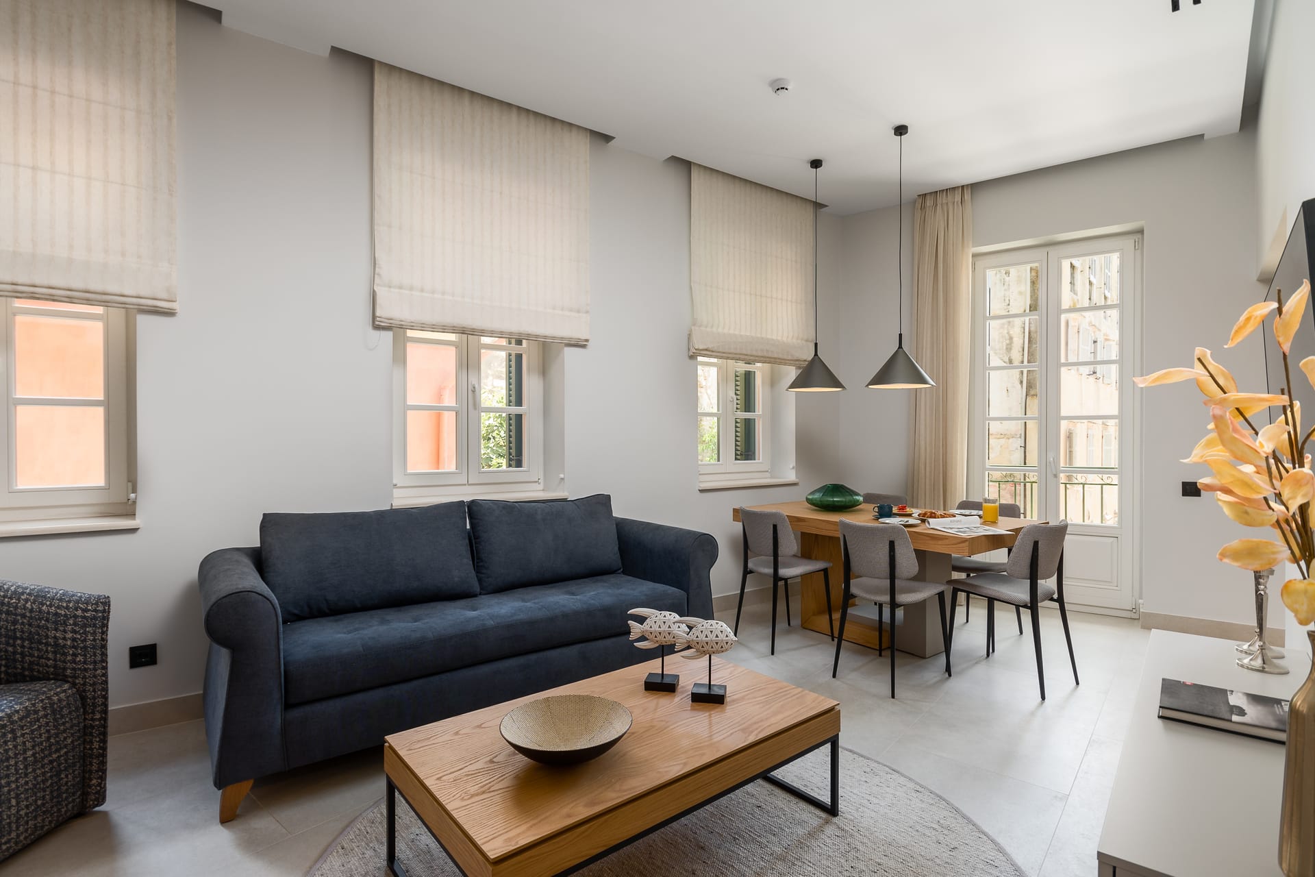 Signature Suite Cantons View