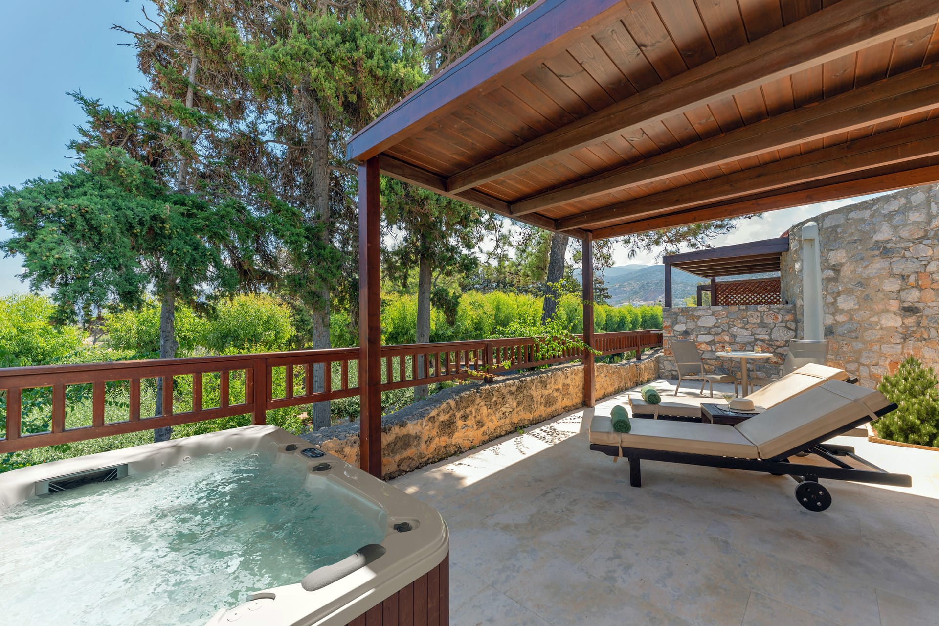 BUNGALOW OUTDOOR JACUZZI