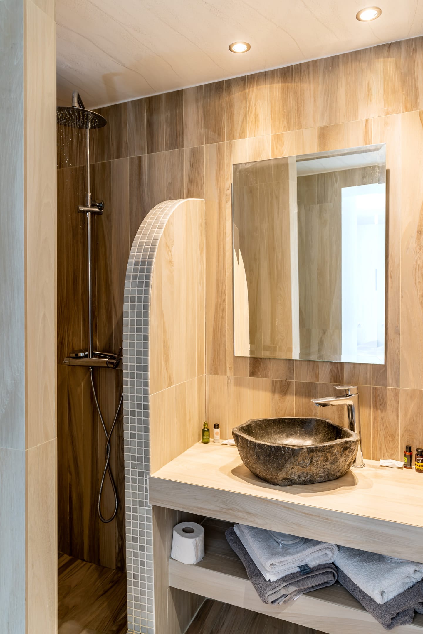 Villa Thea with Hot Tub Jacuzzi