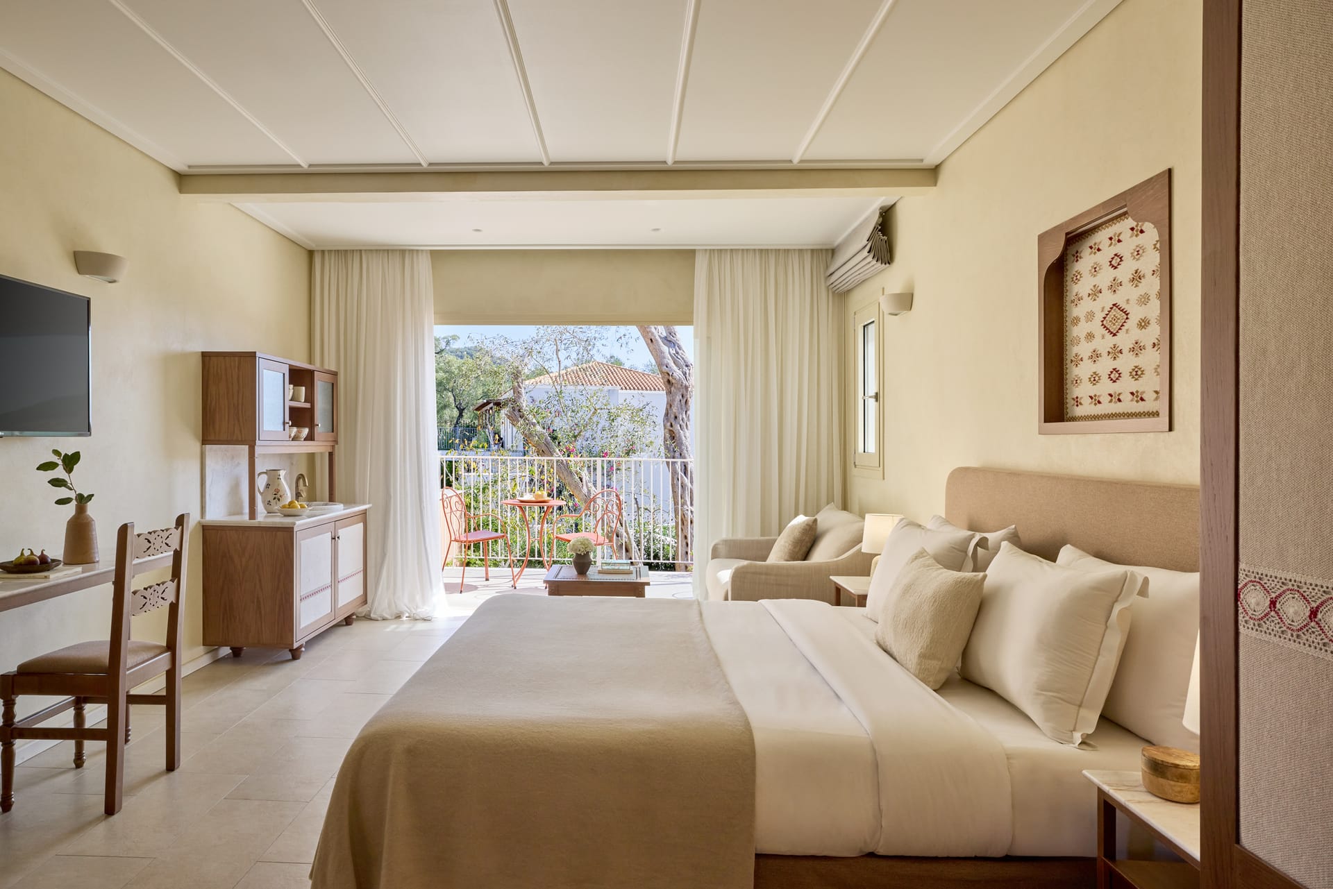 Penthouse Bliss Suite with Tub