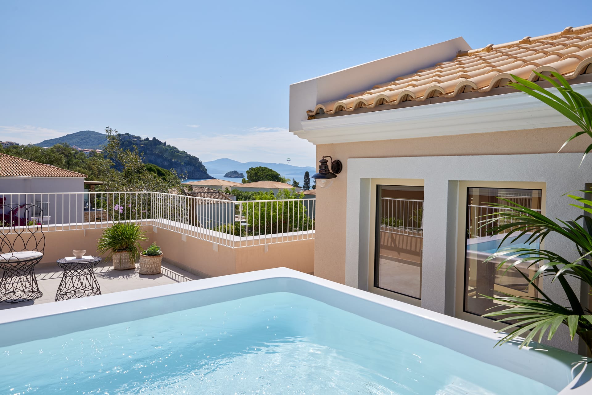 Penthouse Bliss Suite with Tub