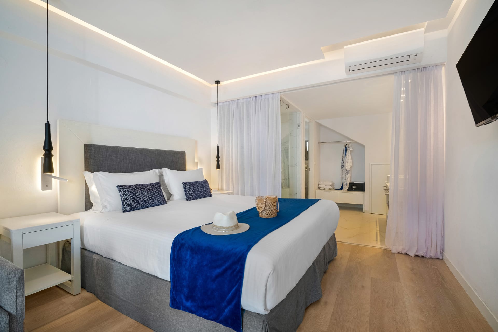 Lower Ground Level Suite with Plunge Pool