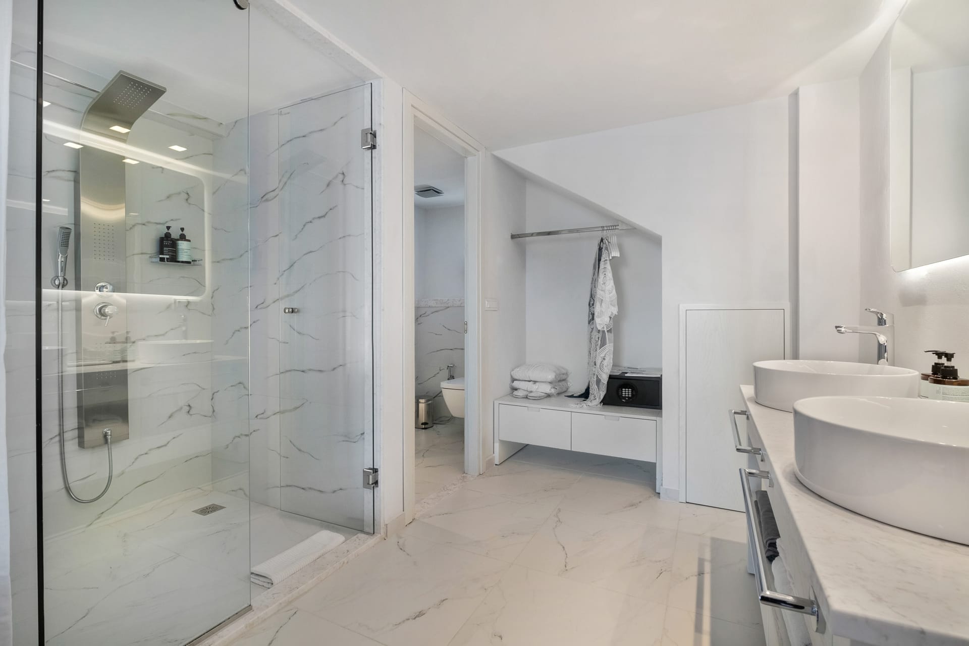 Lower Ground Level Suite with Plunge Pool