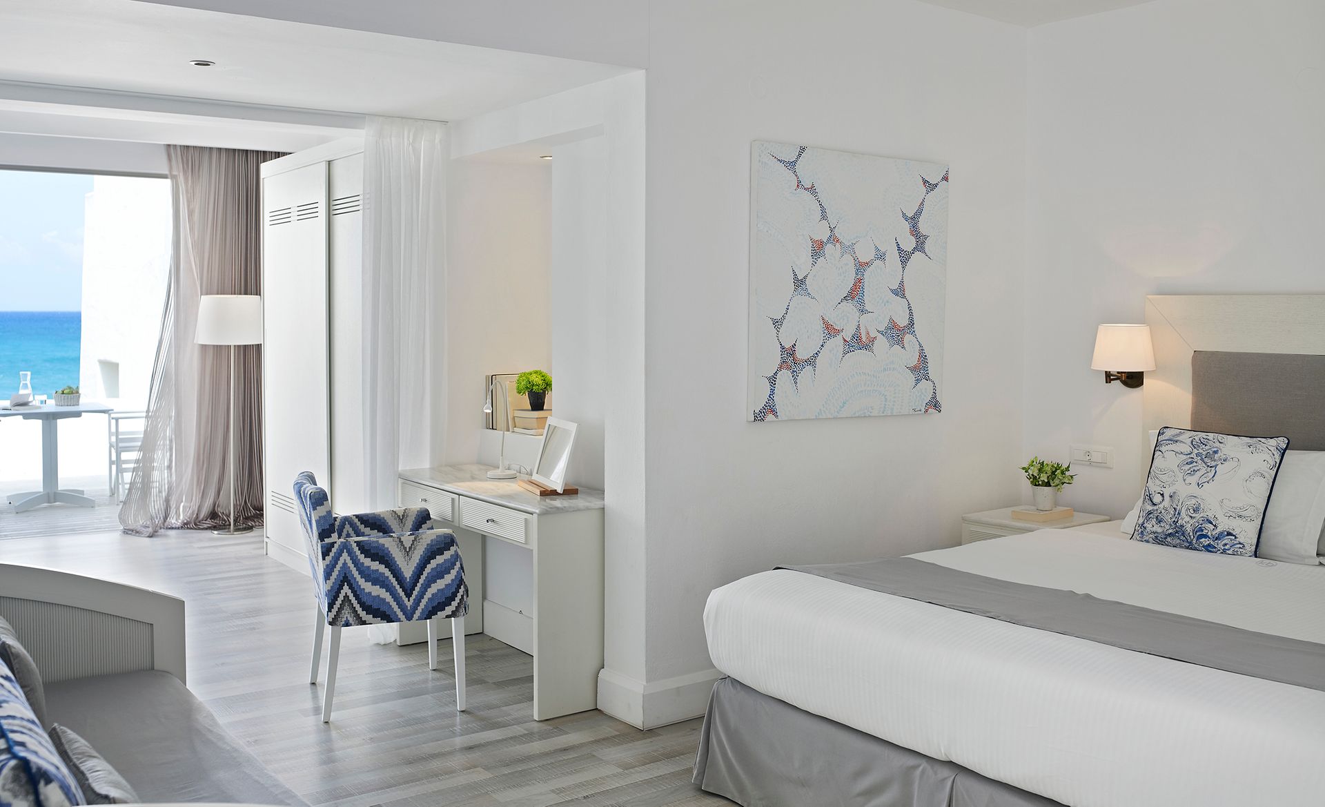 Suite Partial Sea View with Beach Cabana