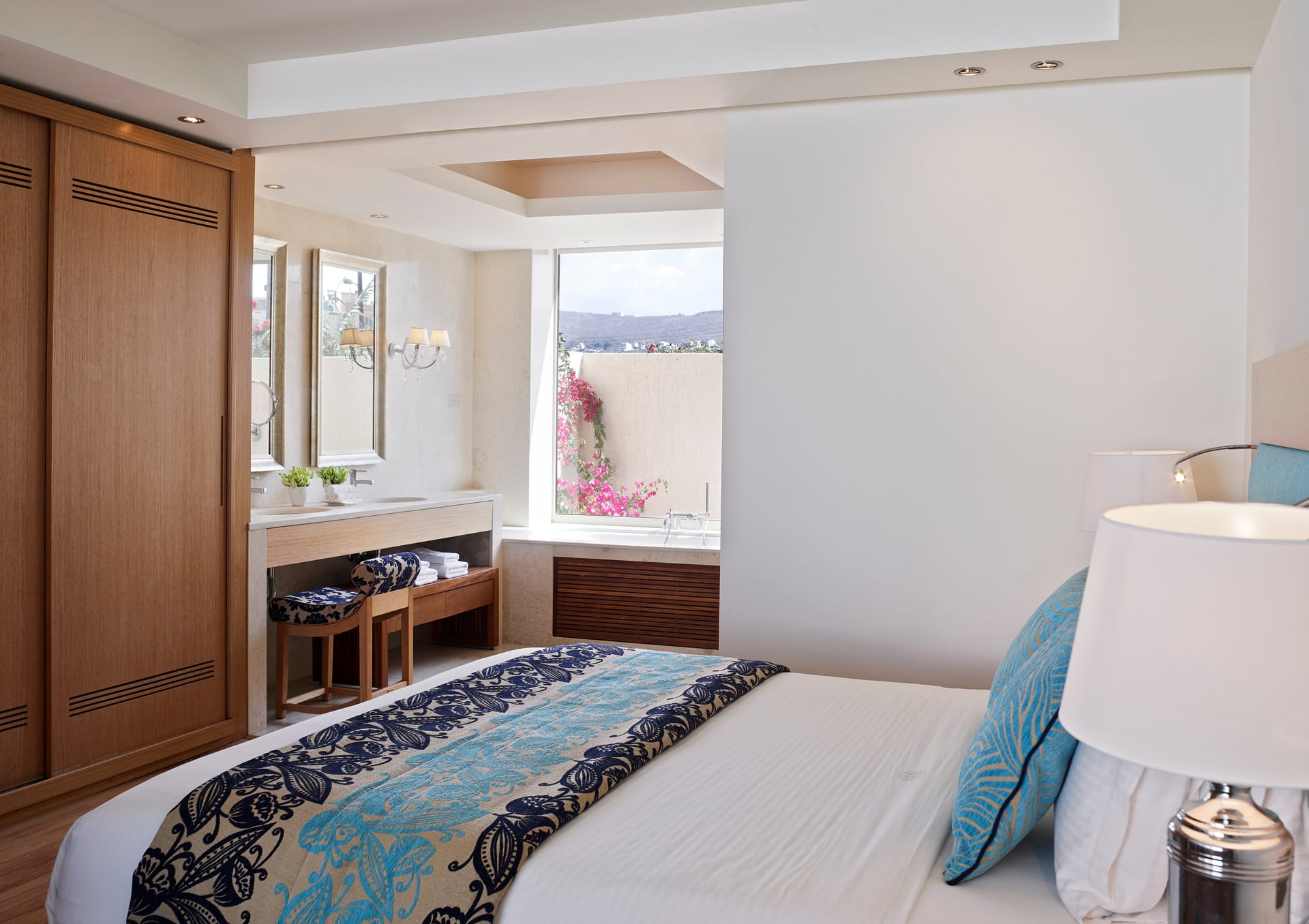 Suite Sea View with Beach Cabana