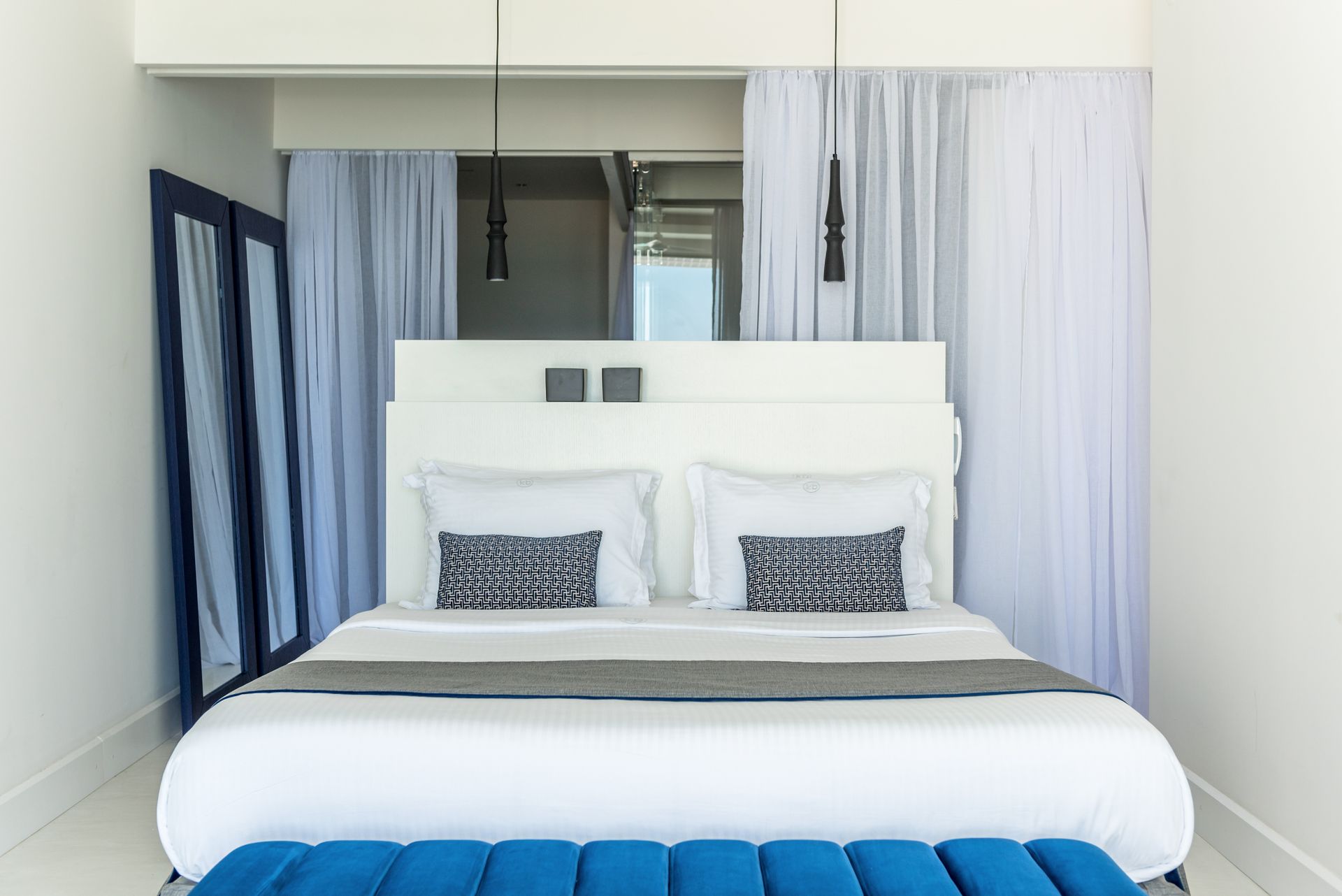 Island Suite Seafront with Private Heated Pool and Beach Access