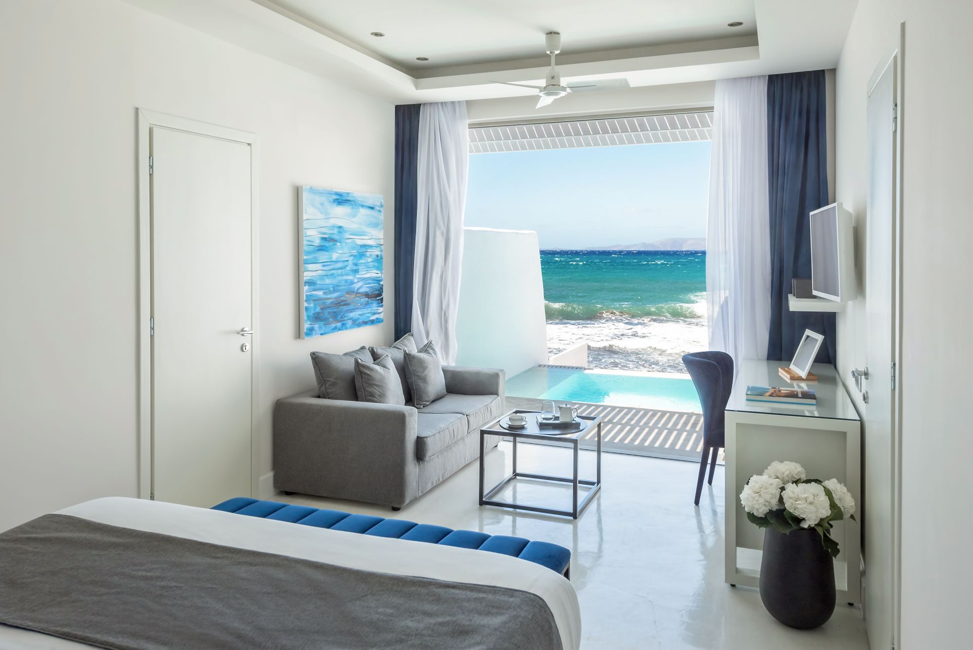 Island Suite Seafront with Private Heated Pool and Beach Access