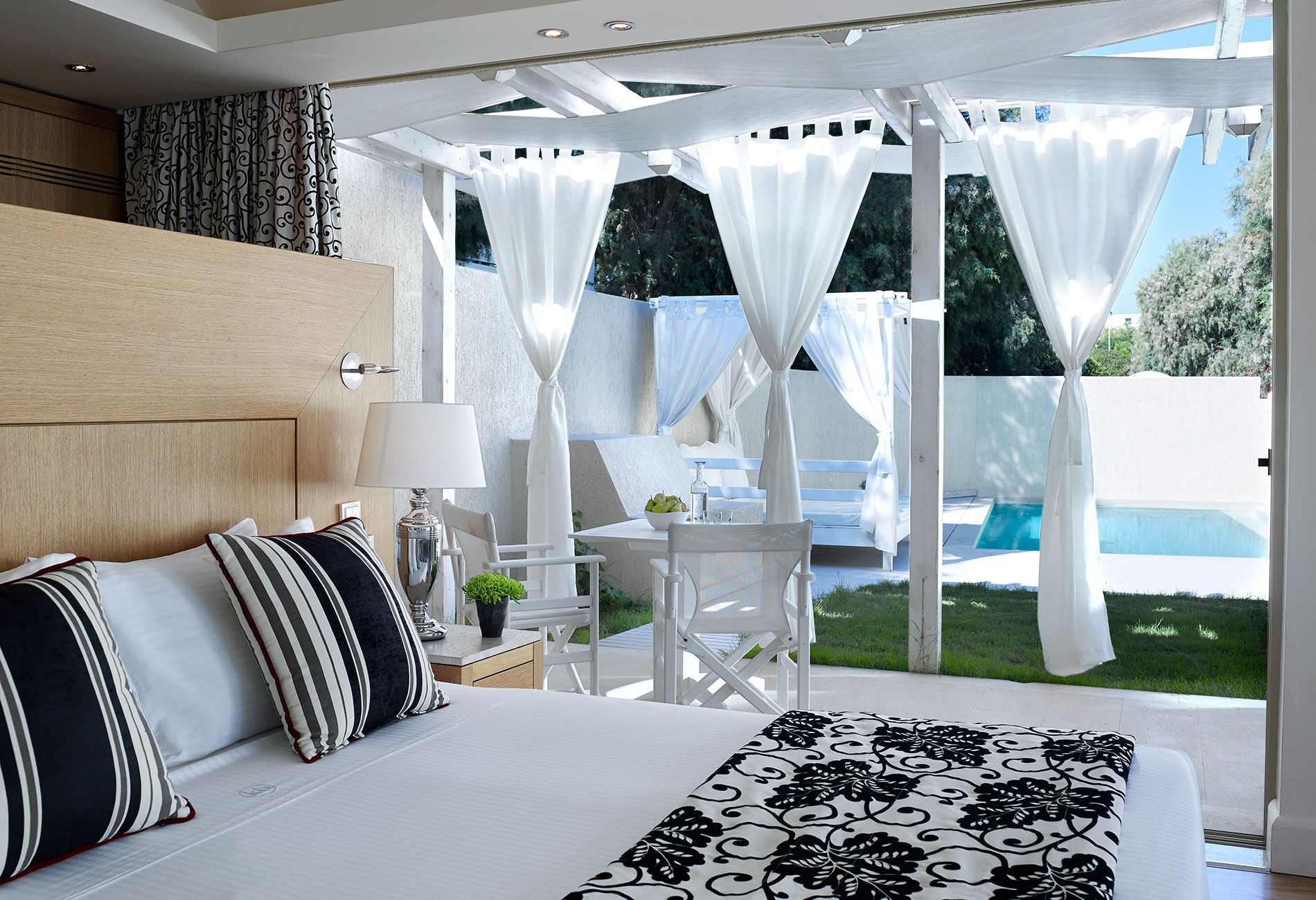 2 Bedroom Spa Suite Sea View with Private Heated pool and 2 Beach Cabanas