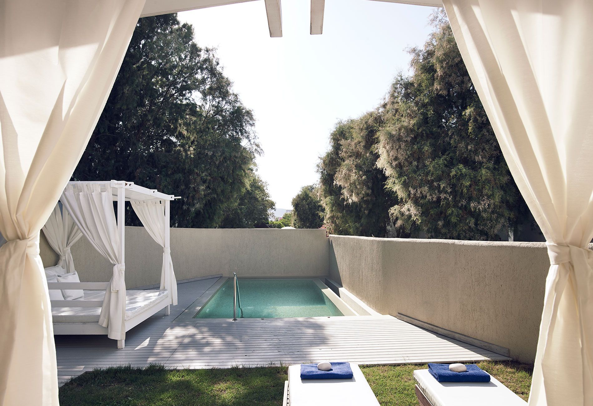 2 Bedroom Spa Suite Sea View with Private Heated pool and 2 Beach Cabanas