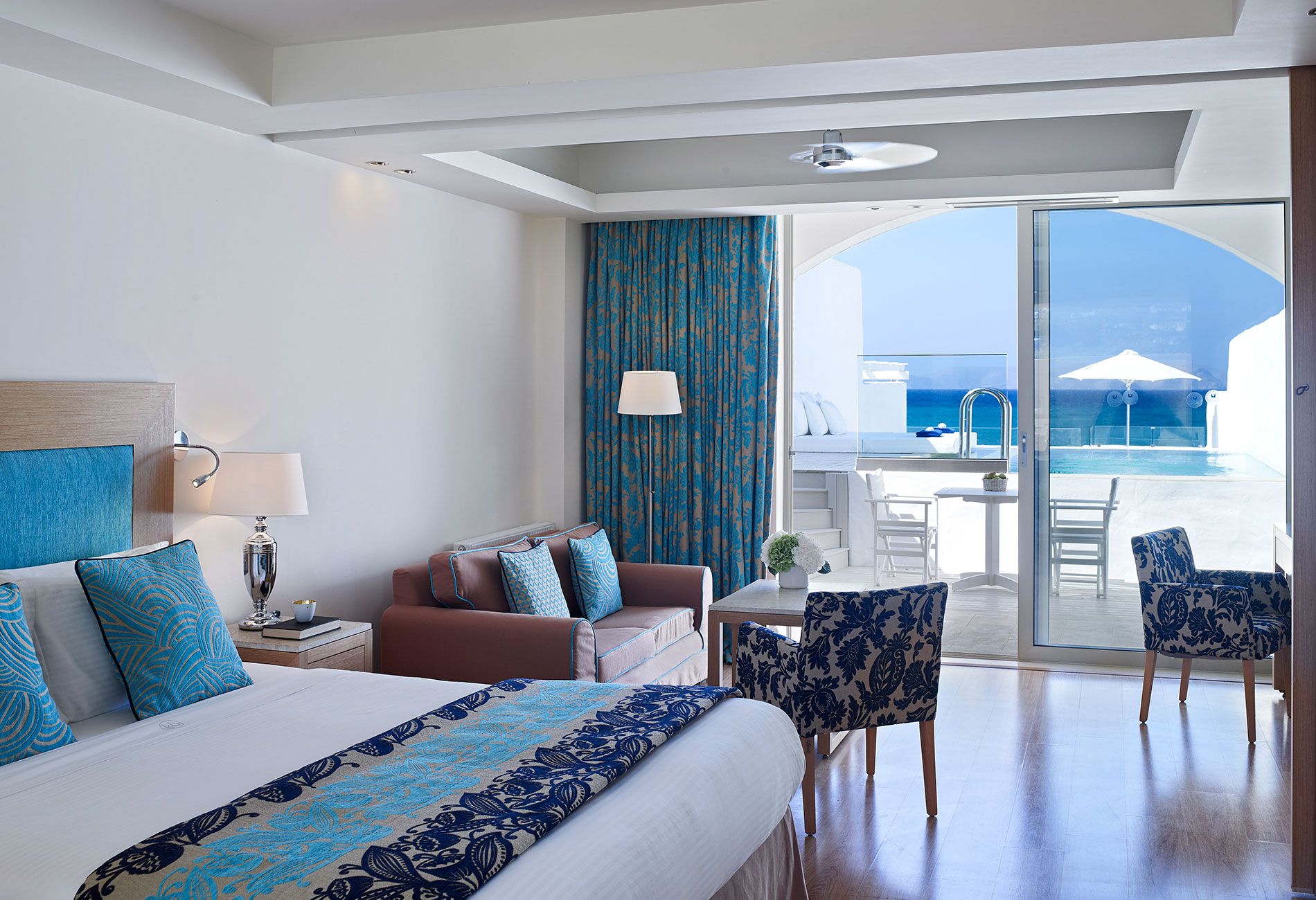 2 Bedroom Spa Suite Seafront with Private Heated Pool