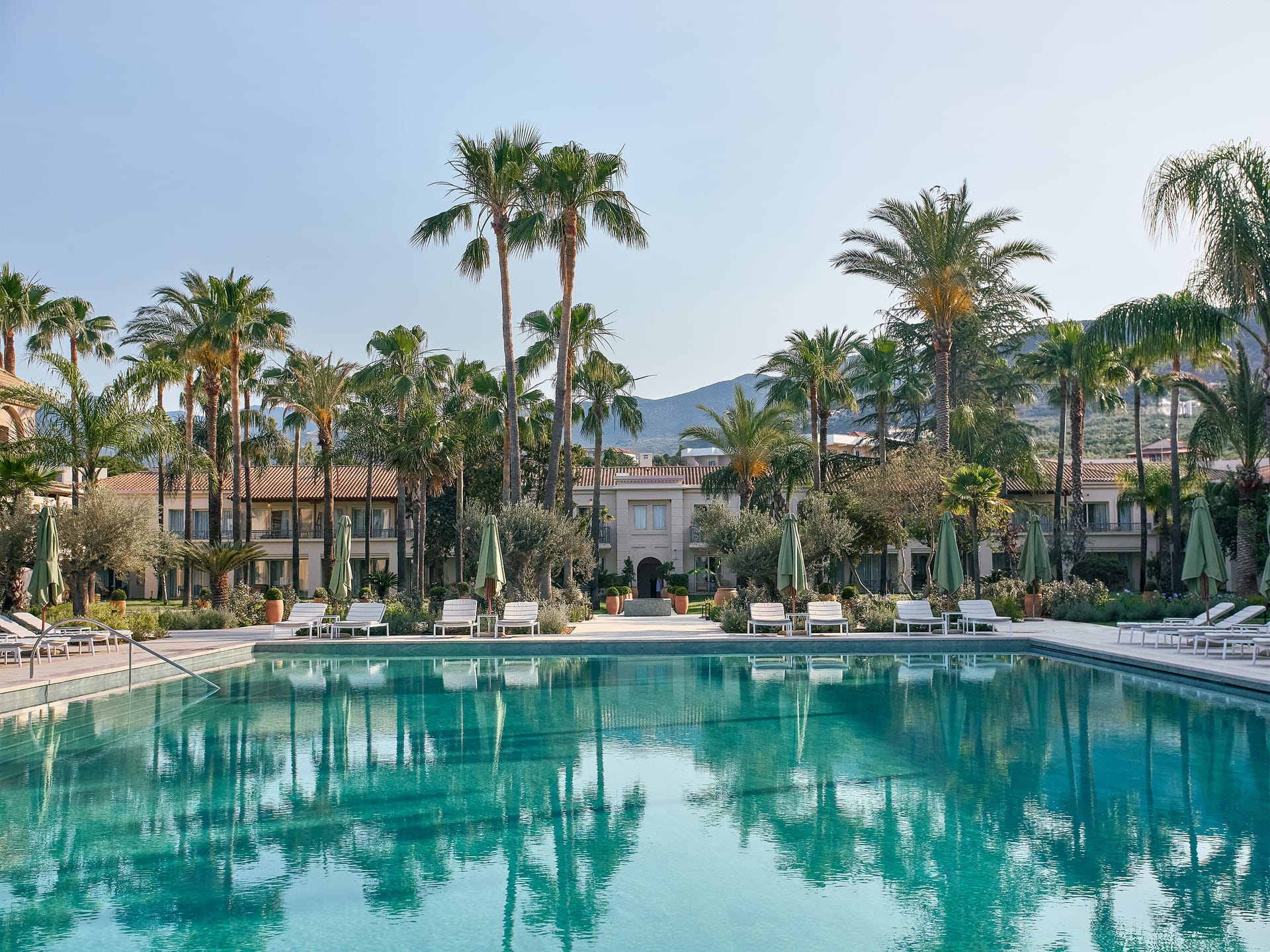 Superior Panoramic Side Sea View