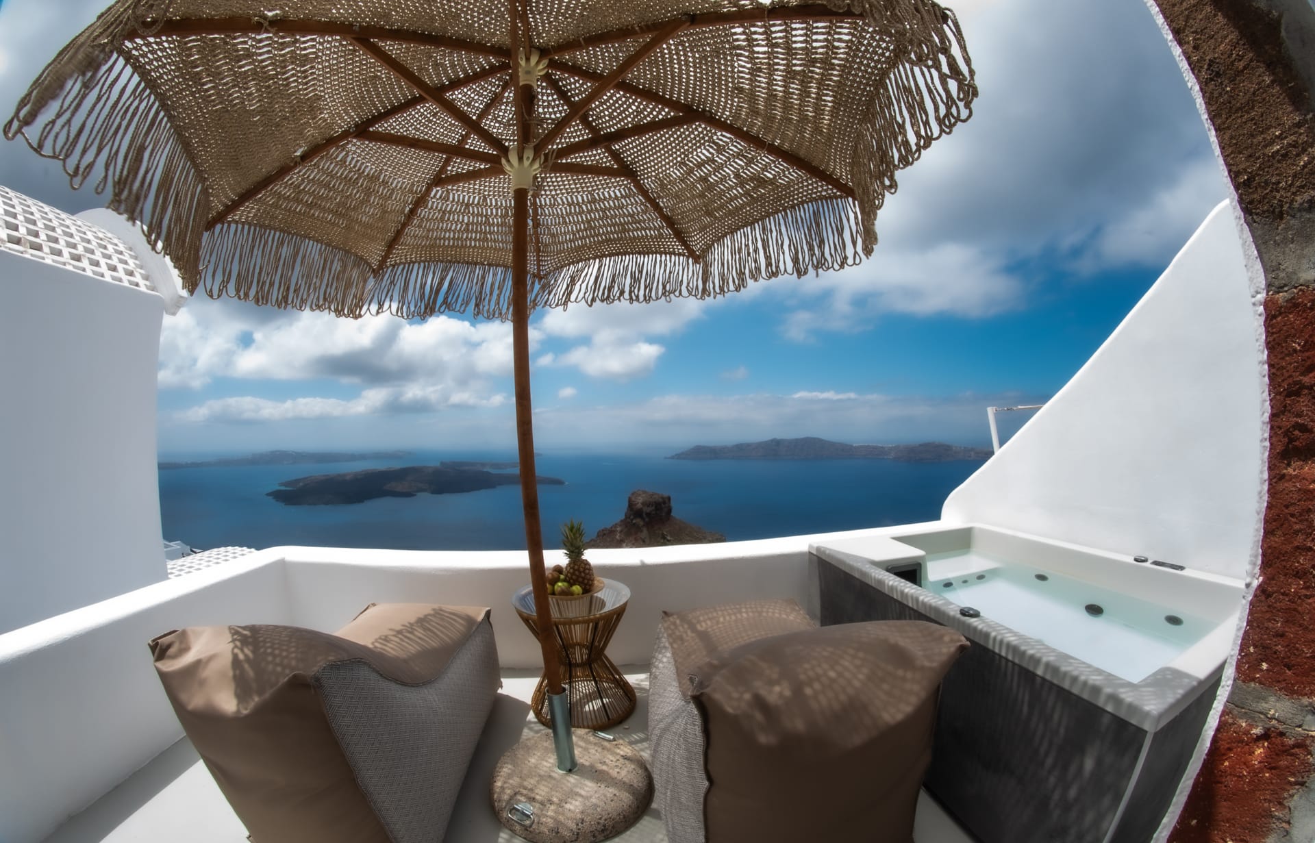 El Verano Sunset | Suite with Outdoor Jacuzzi Caldera View