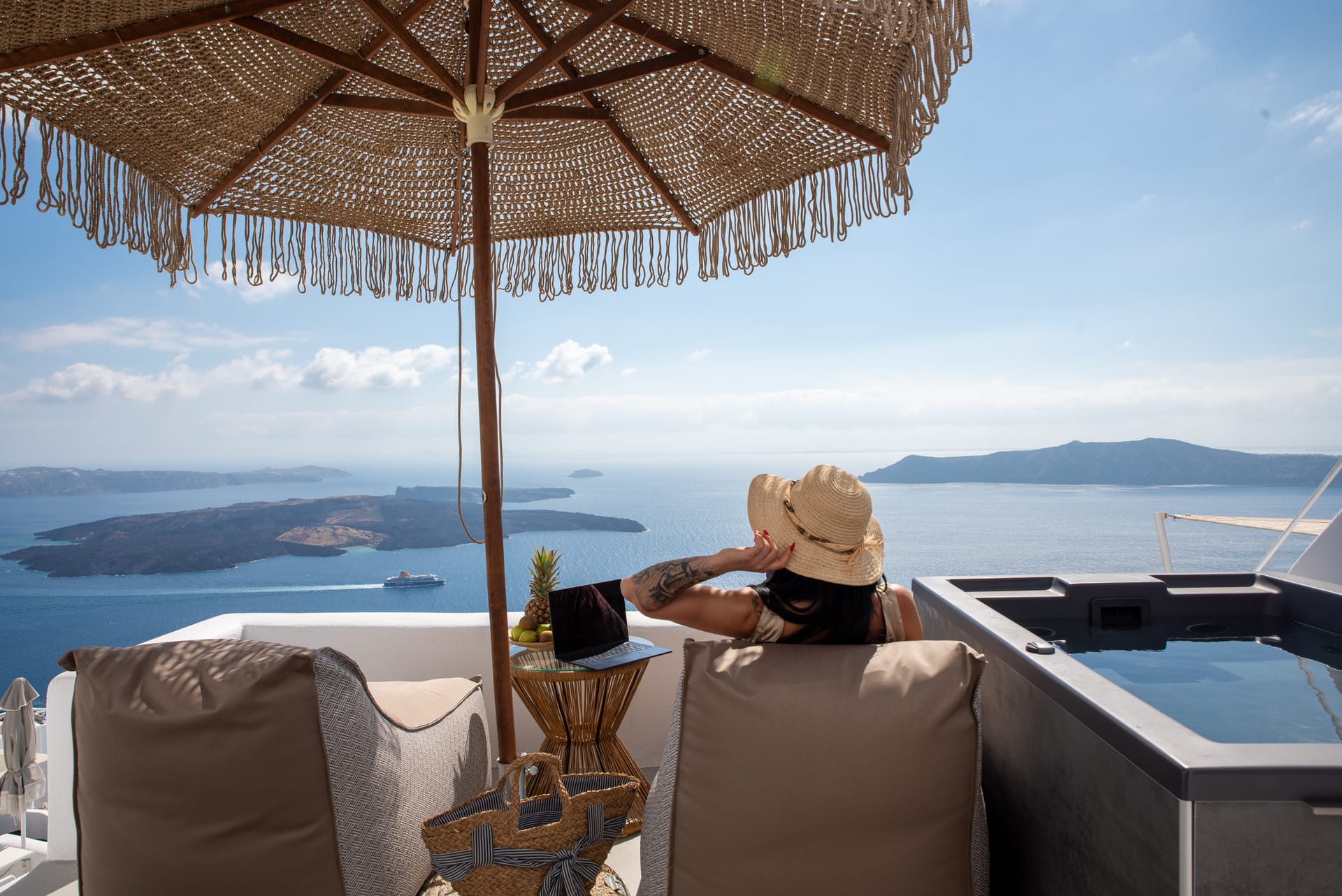 El Verano Sunset | Senior Suite with Outdoor Jacuzzi Caldera View