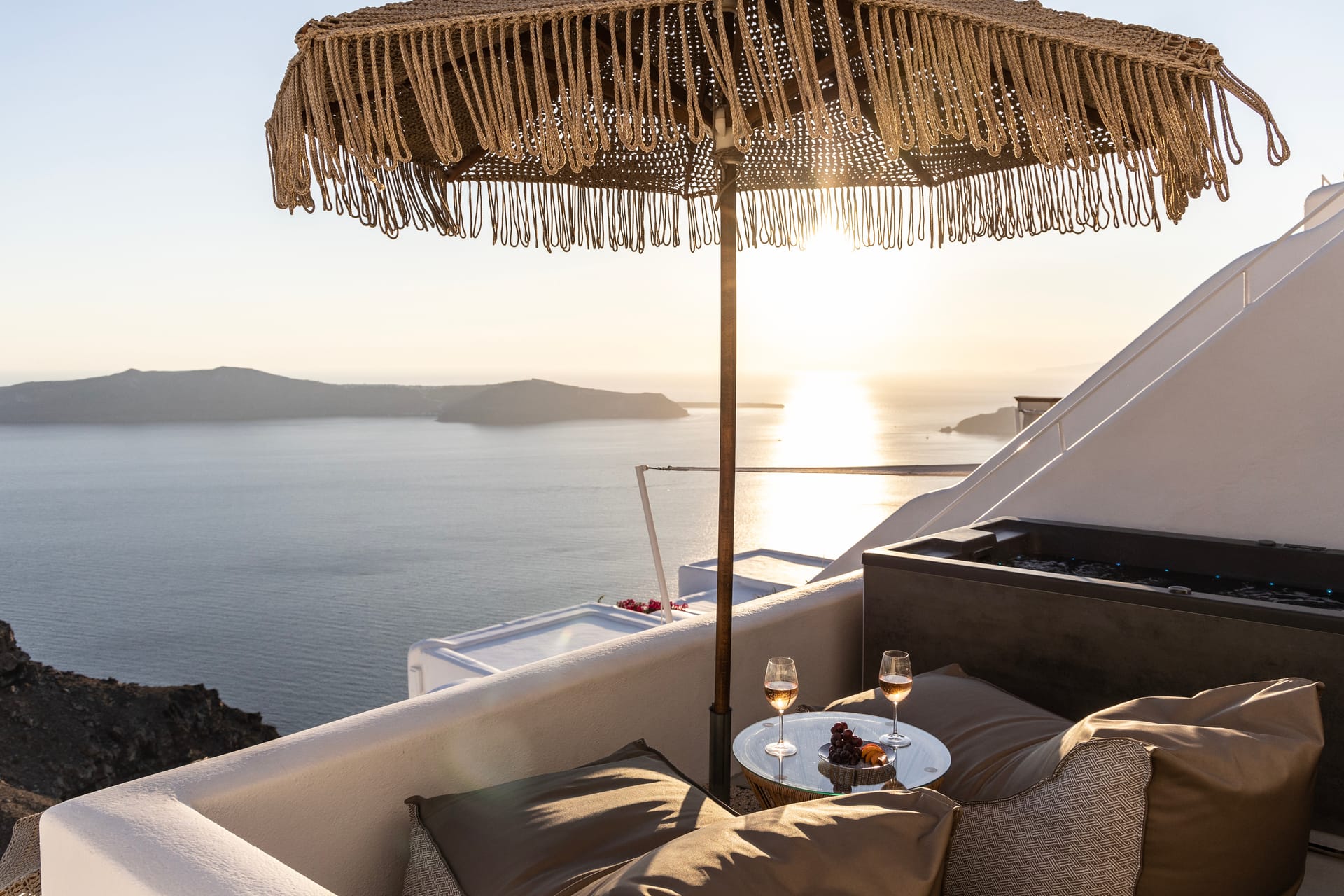 El Verano Sunset | Senior Suite with Outdoor Jacuzzi Caldera View