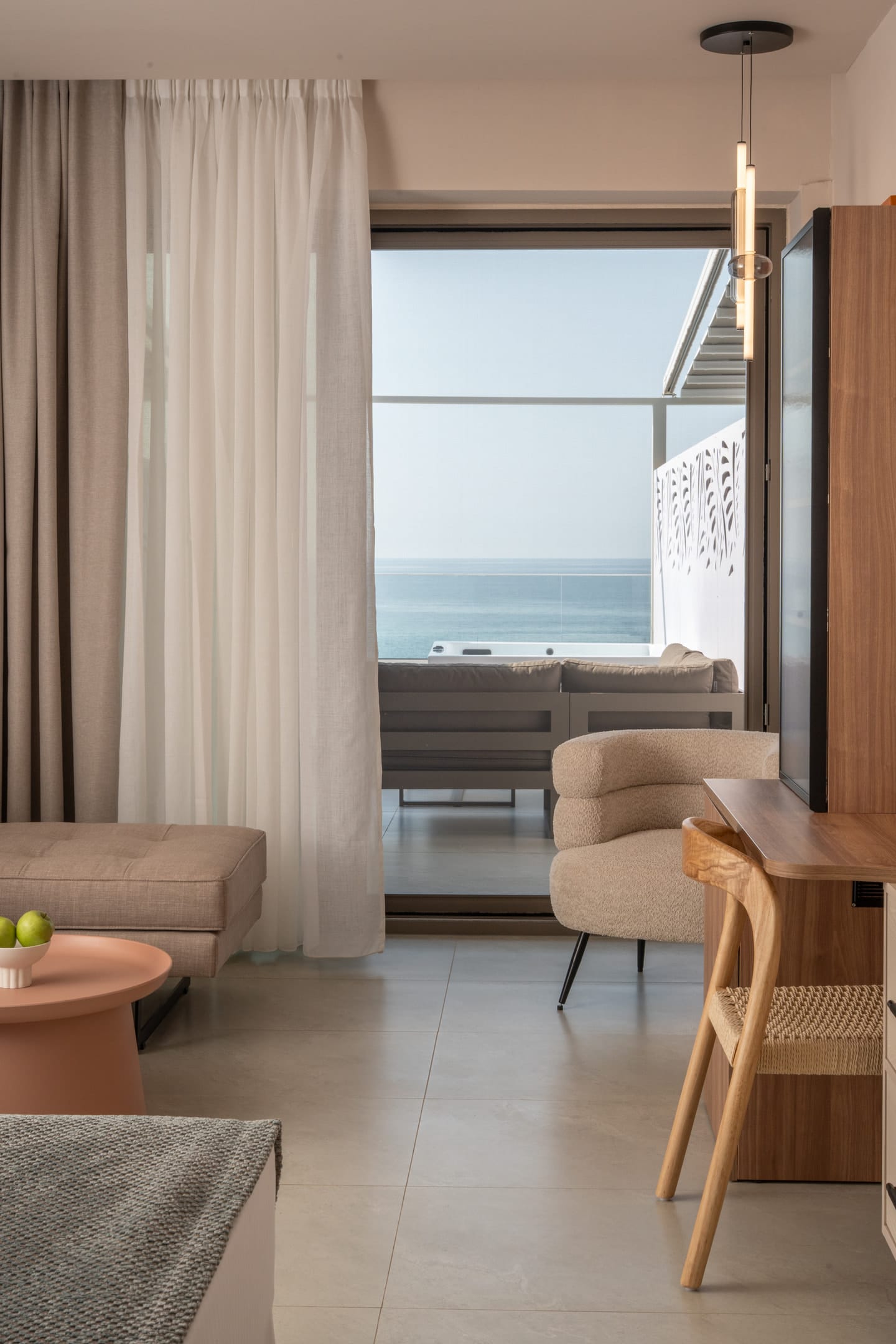 Deluxe room with balcony and outdoor jacuzzi