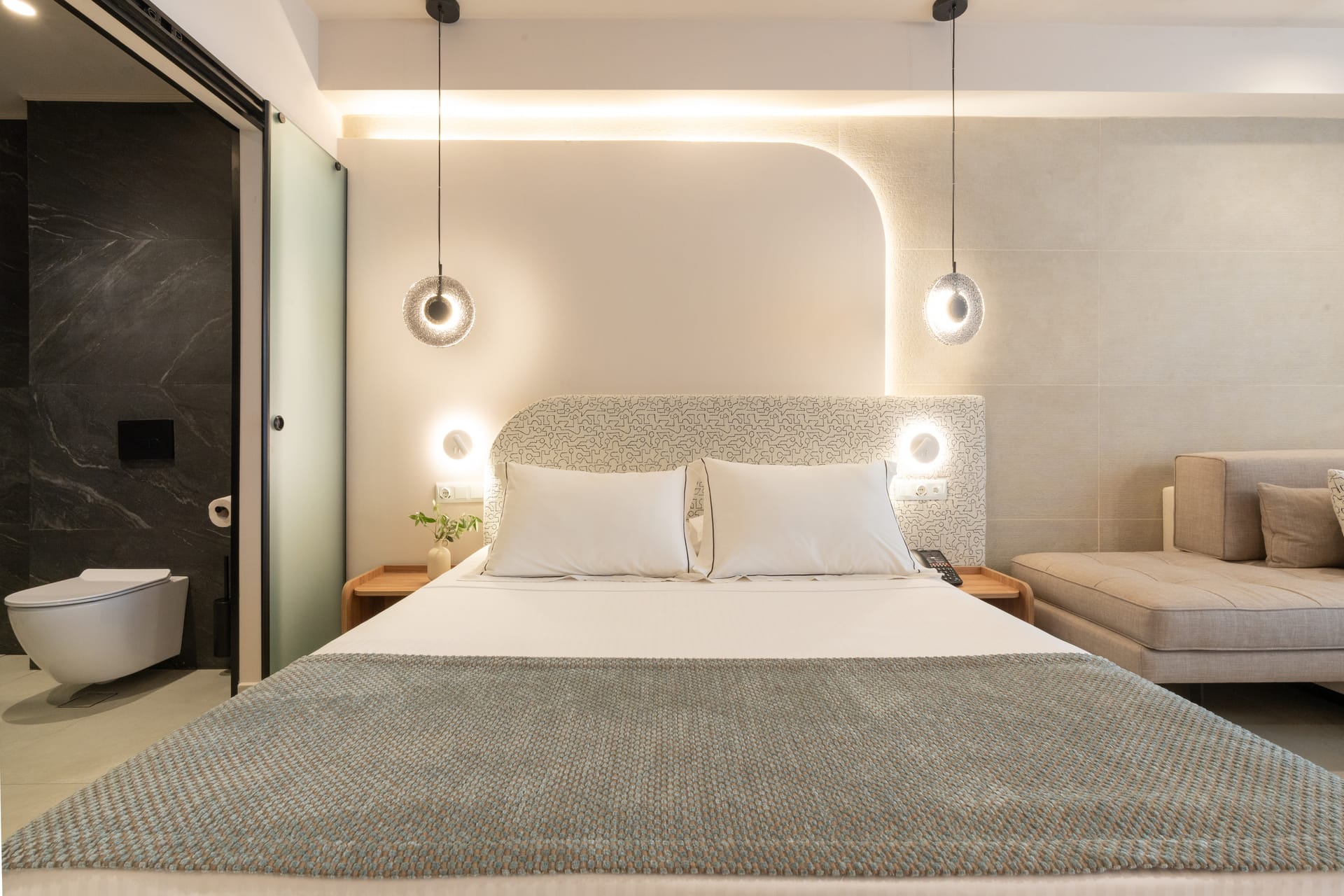 Deluxe room with balcony and outdoor jacuzzi