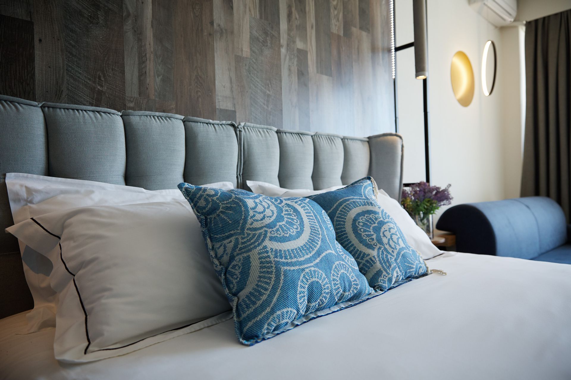 Swim Up junior suite with sharing pool