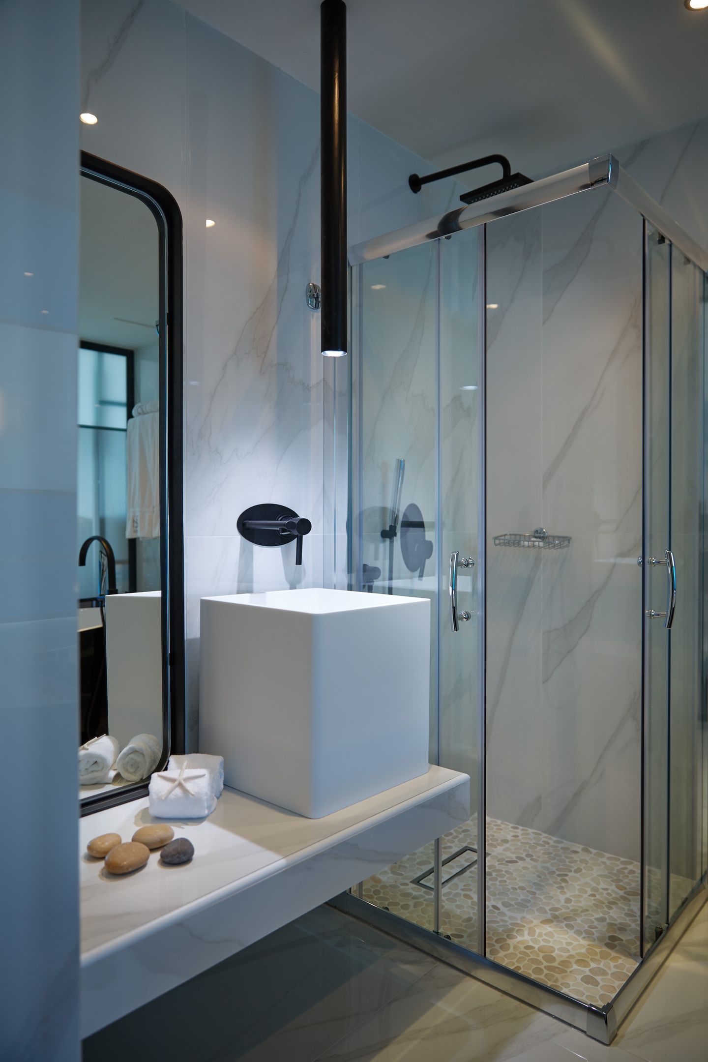 Swim Up junior suite with sharing pool