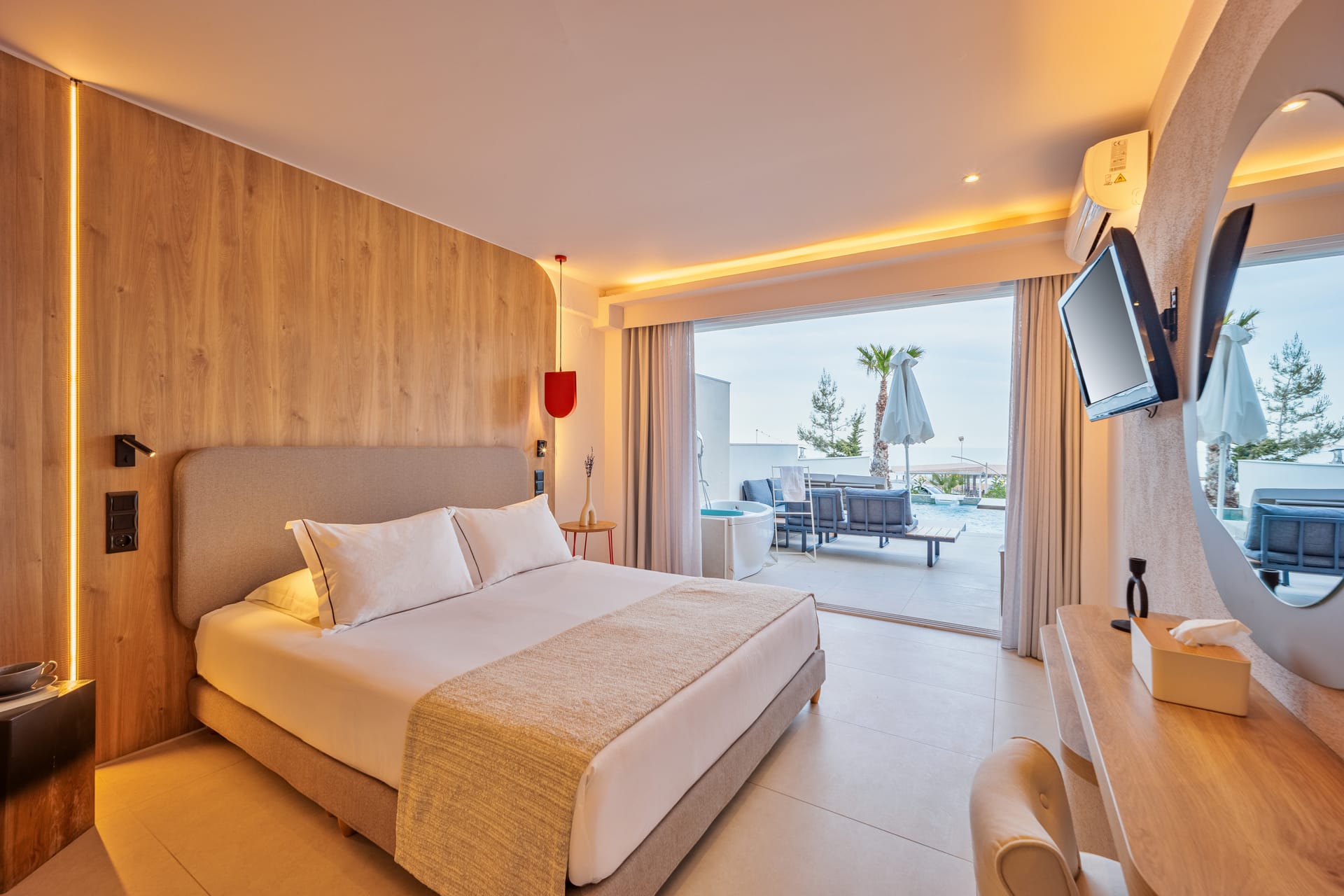 Senior Suite with private pool and jacuzzi