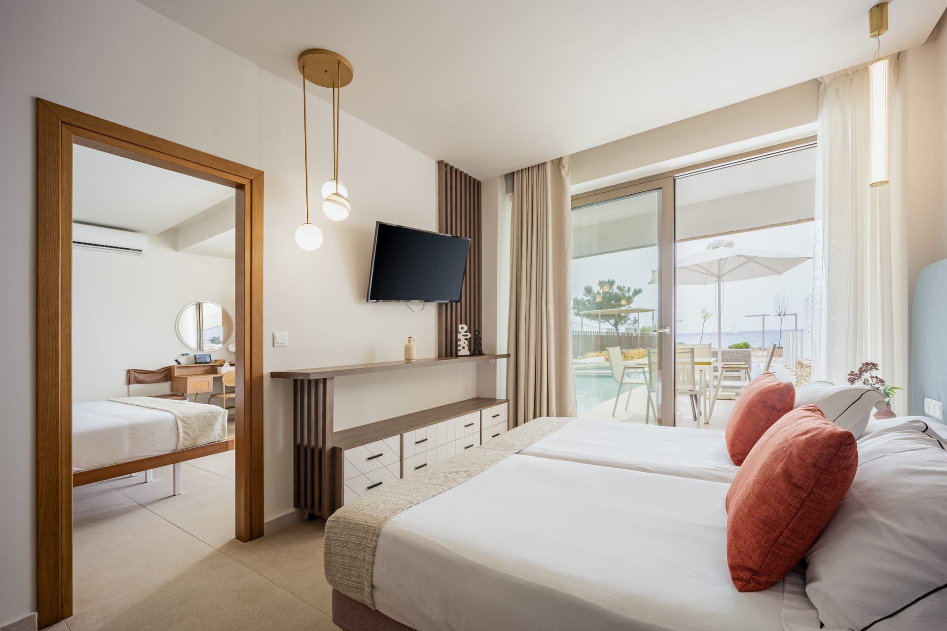 Residence suite with private pool and outdoor jacuzzi