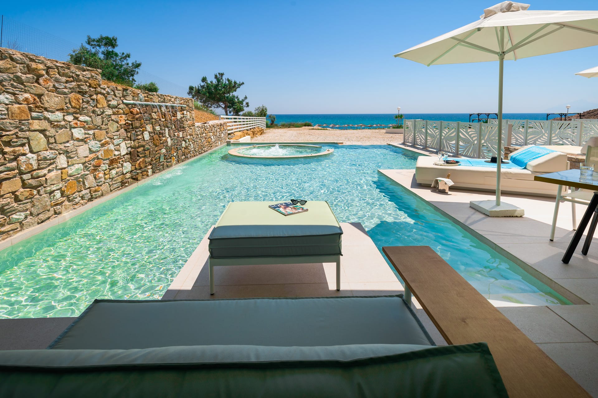 Residence suite with private pool and outdoor jacuzzi