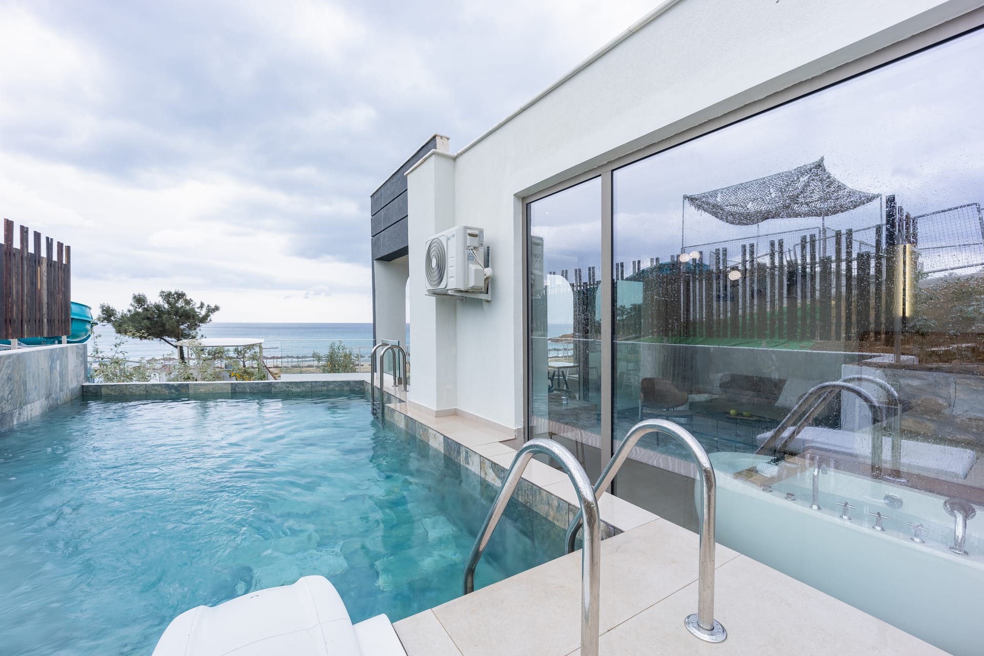 Residence suite with indoor jacuzzi and private pool