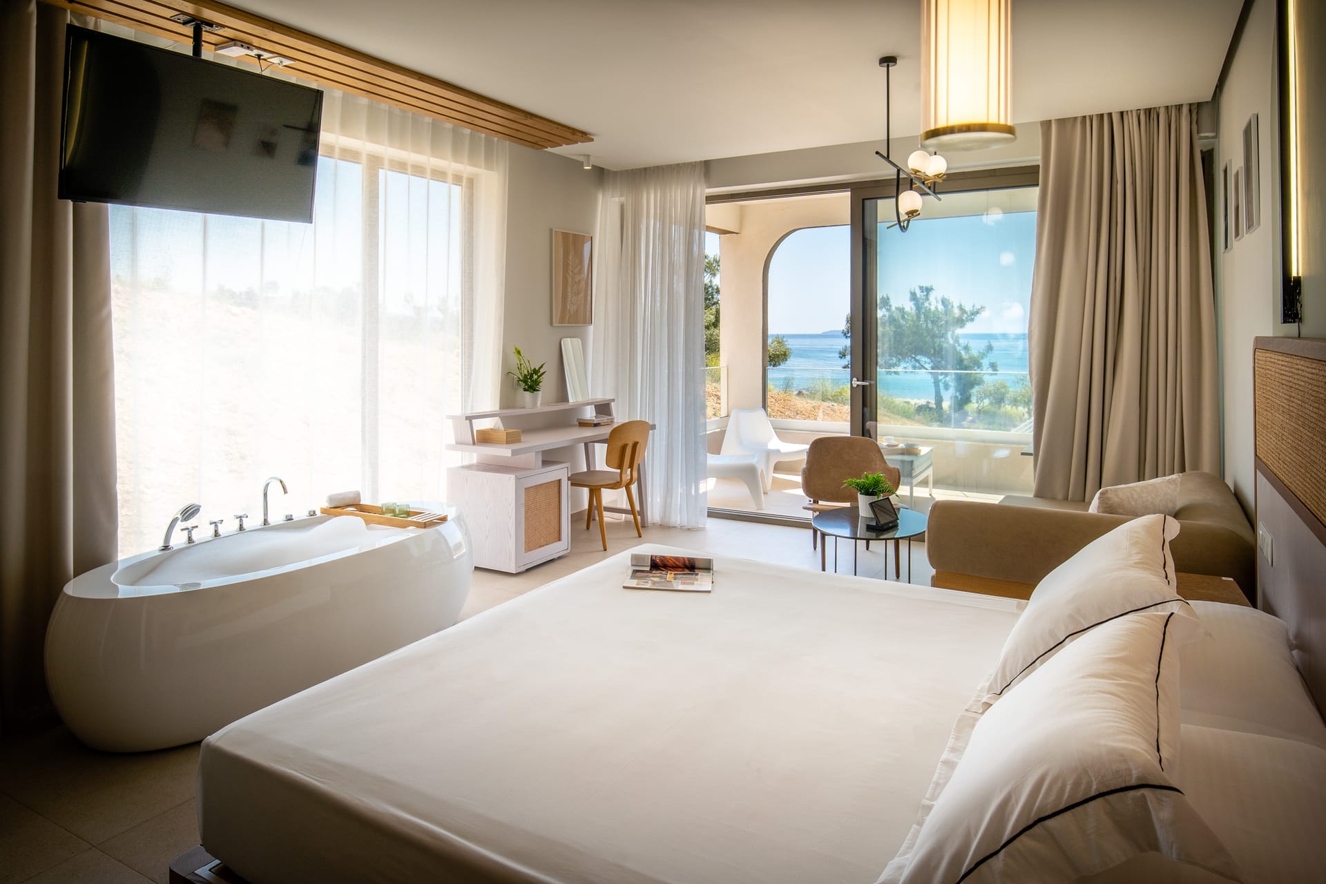 Residence suite with indoor jacuzzi and private pool