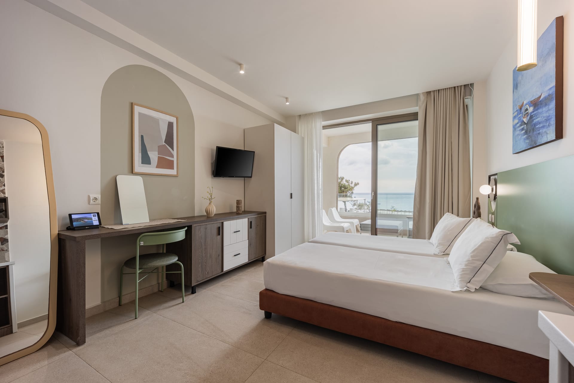 Residence suite with indoor jacuzzi and private pool