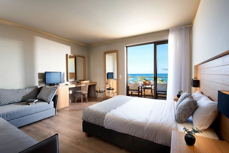 Superior Room with Sea View and Sharing Pool