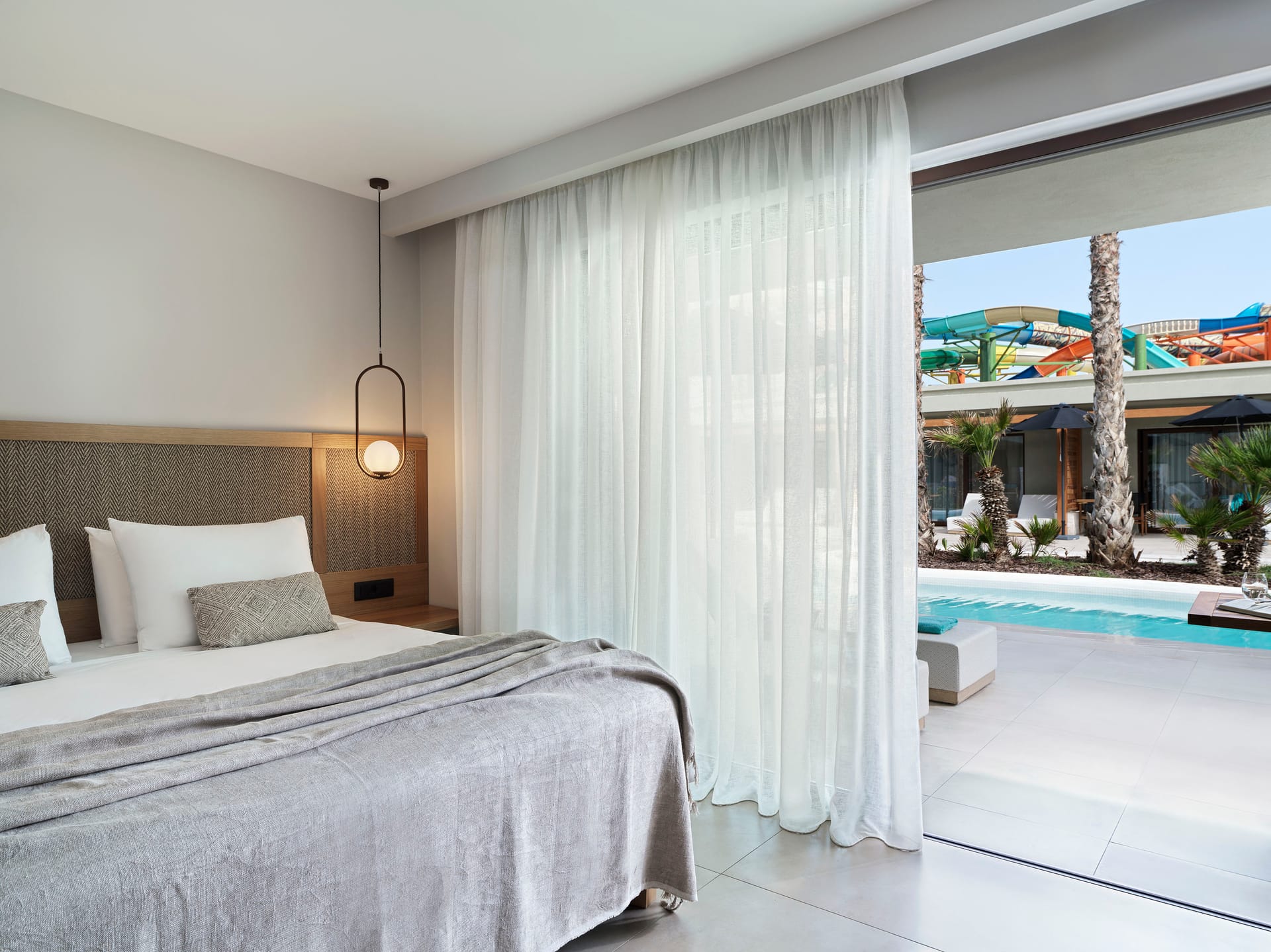 Family Suite with Direct Access to Sharing Pool