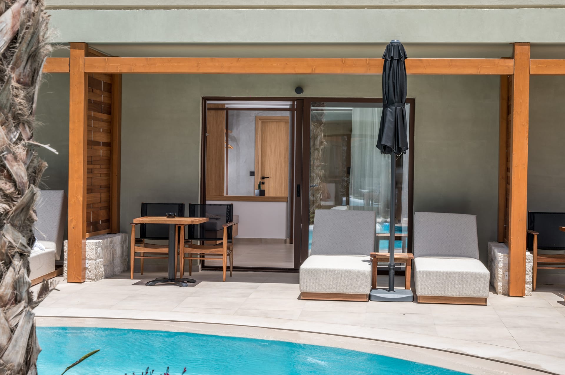 Deluxe Sharing Pool