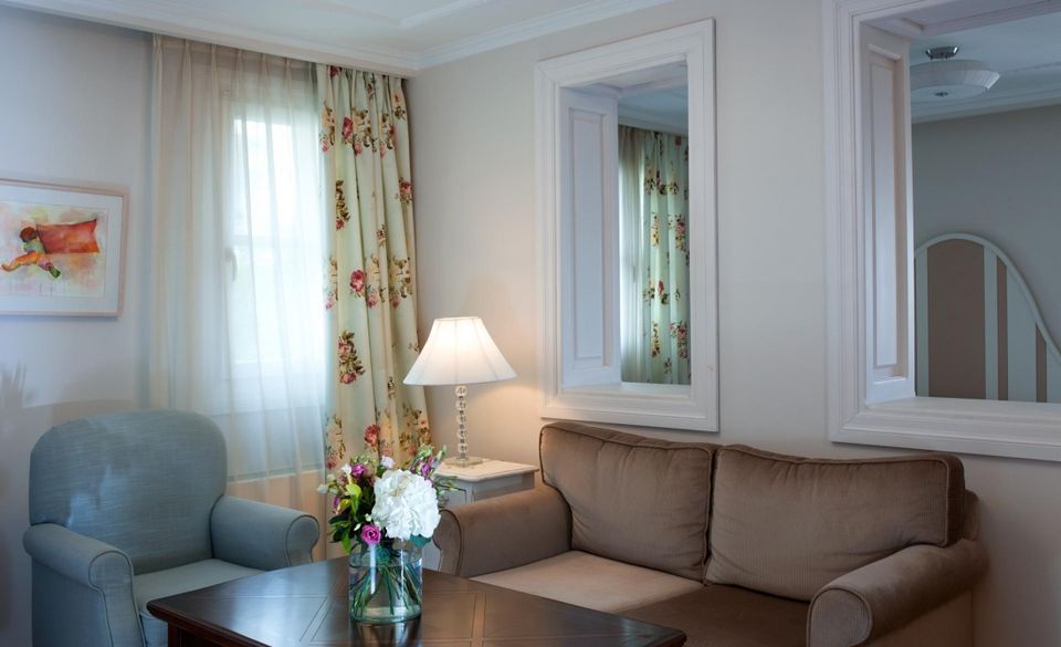 Superior One Bedroom Apartment