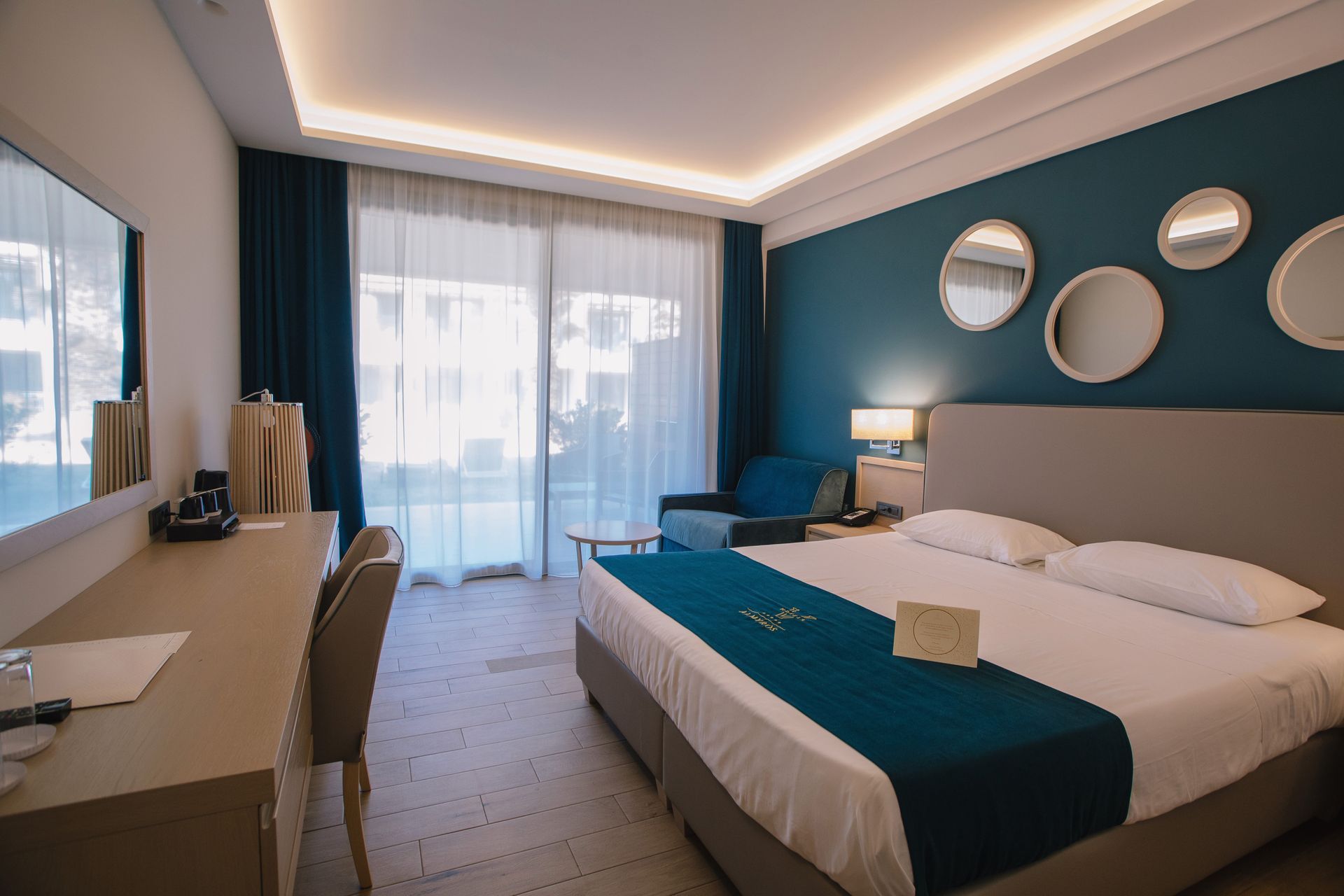 DELUXE DBL GARDEN VIEW