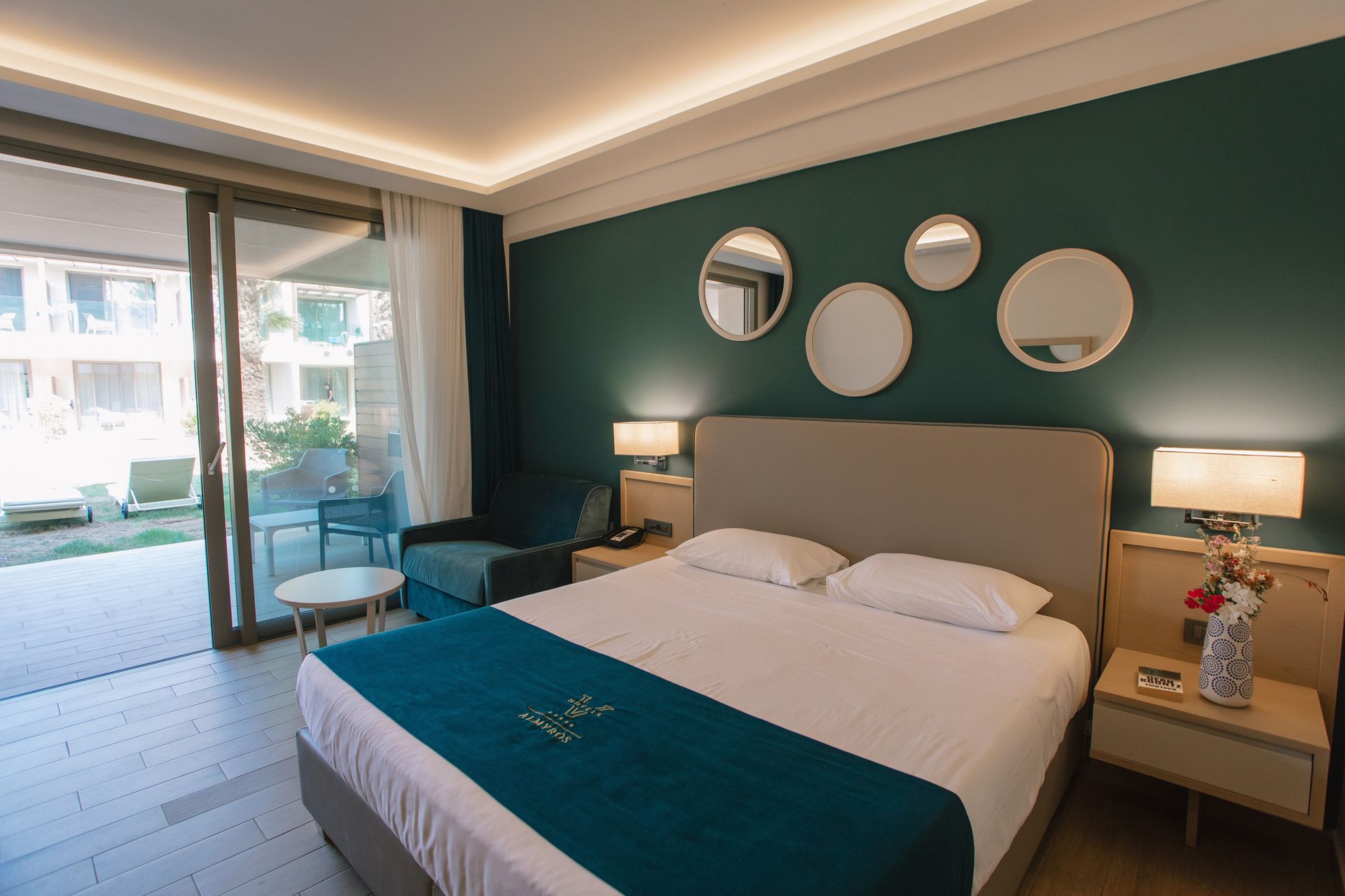 DELUXE DBL GARDEN VIEW