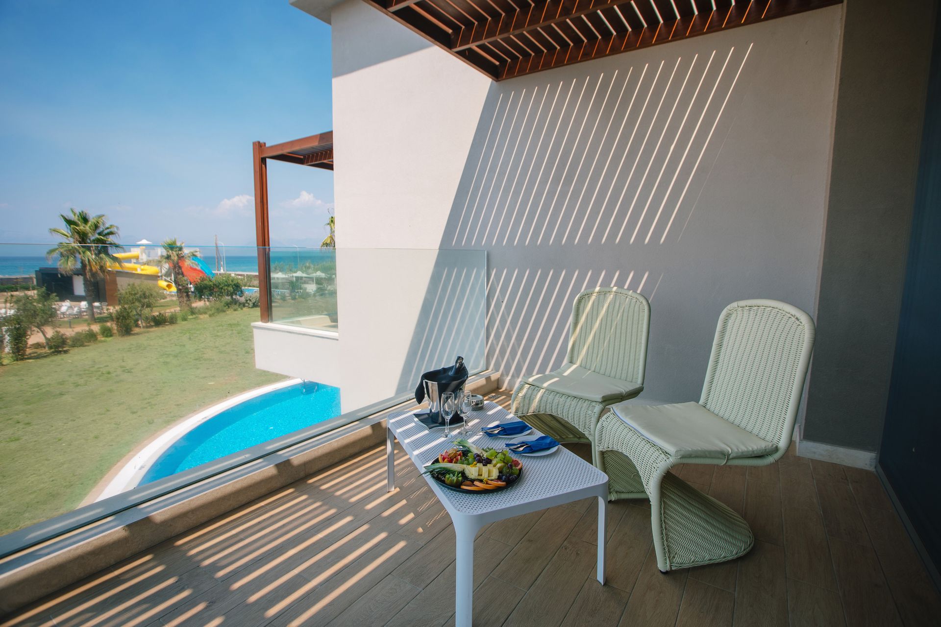 DELUXE DBL SEA VIEW