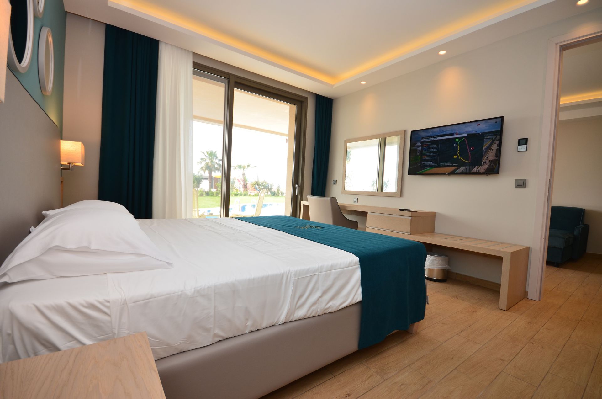 ONE BEDROOM SUITE SWIM UP