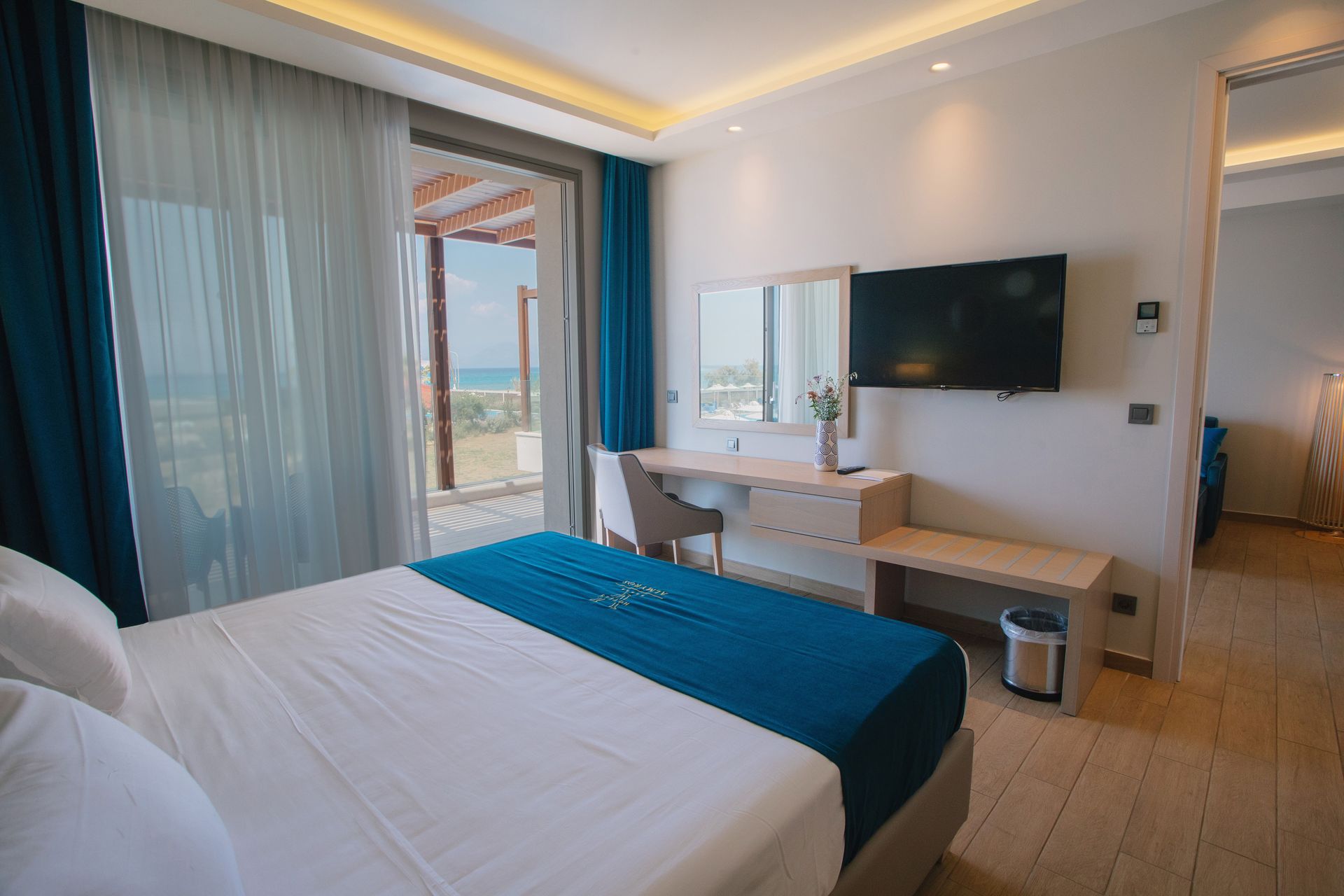 ONE BEDROOM SUITE SEA VIEW