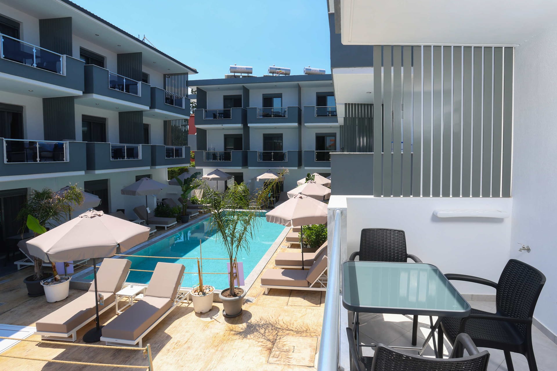 Family Apartment Pool View