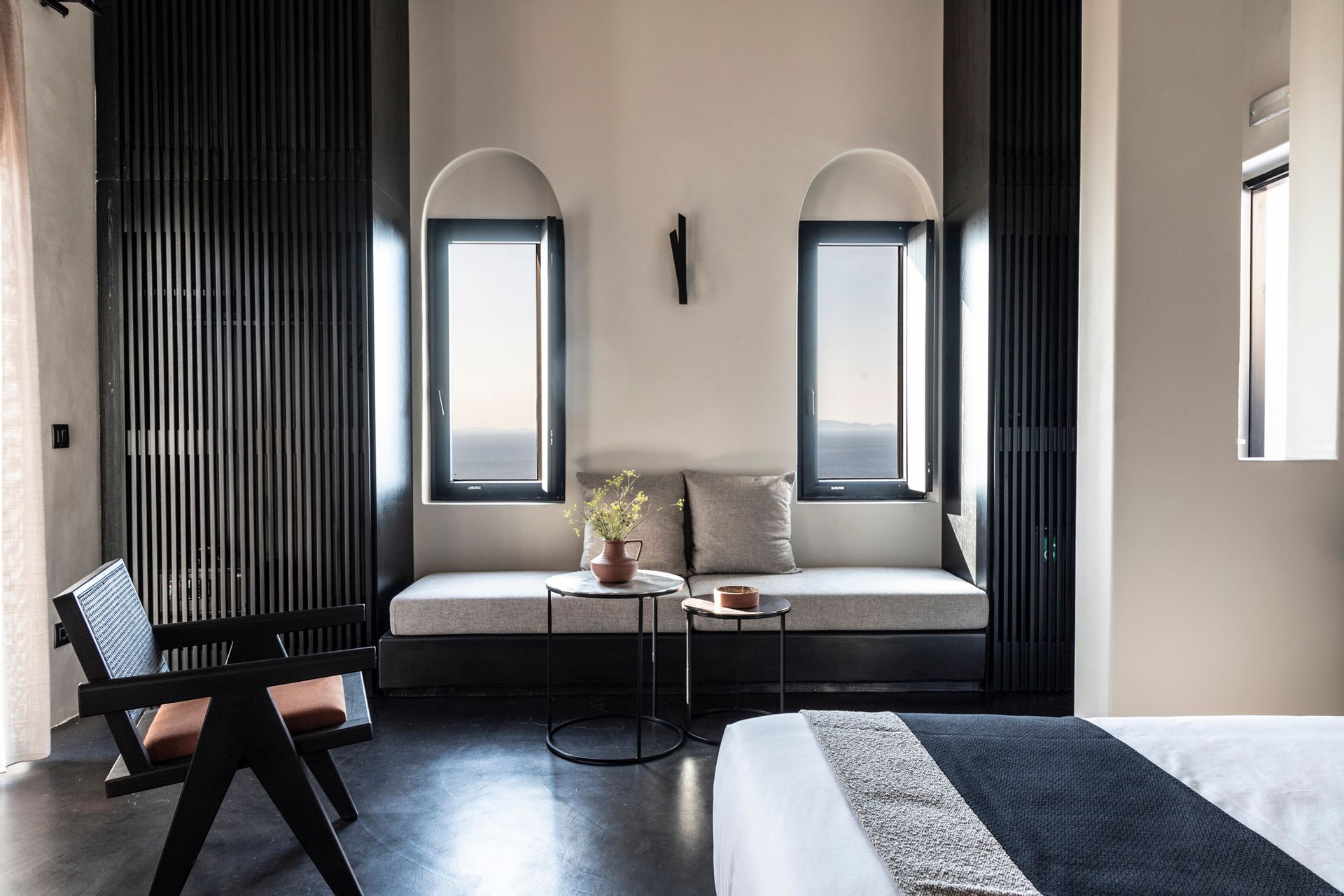 Rocky Room with Sea View and Independent Pool