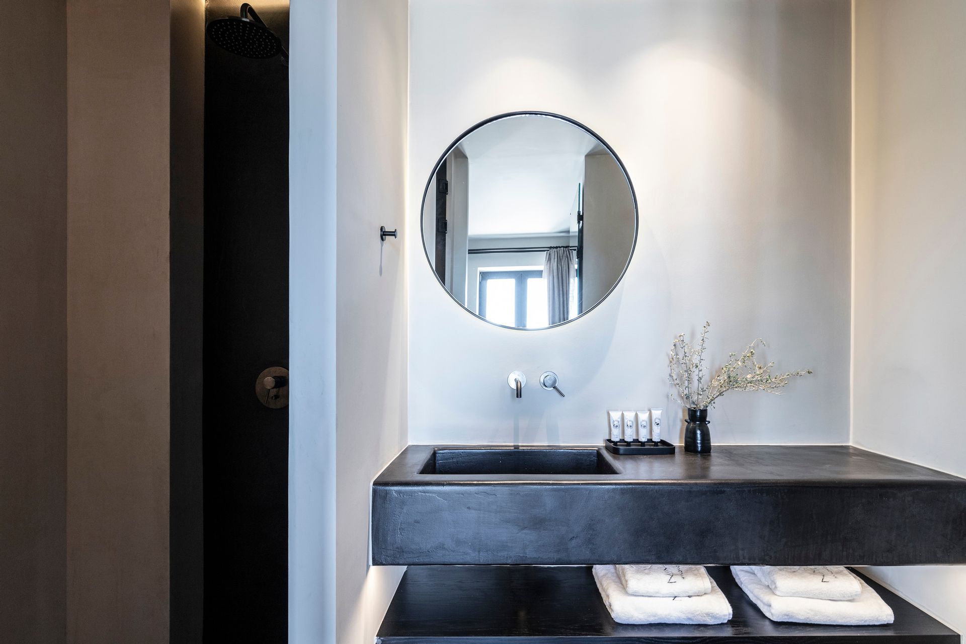 Rocky Room with Sea View and Hot Tub