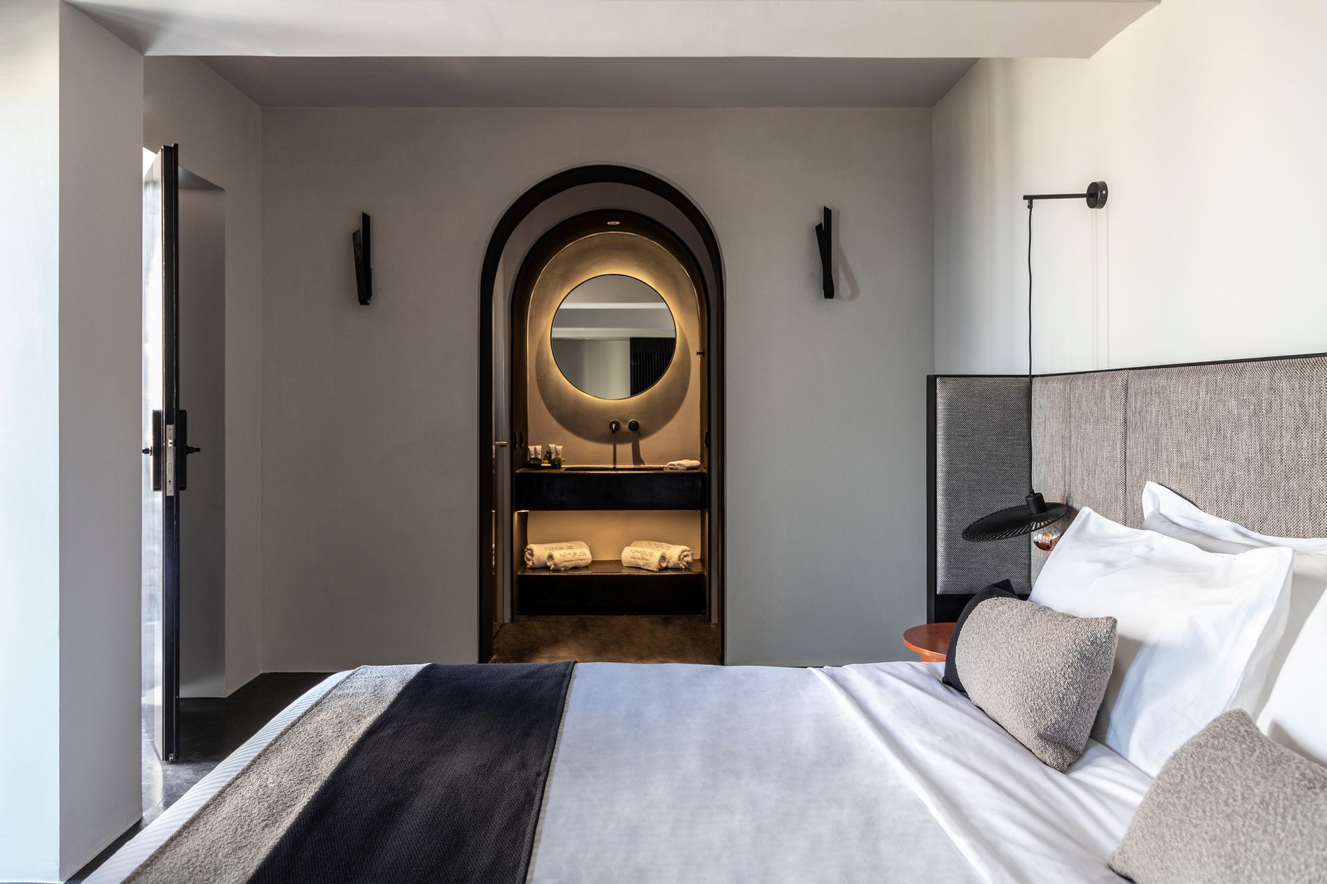 Rocky Room with Sea View and Hot Tub