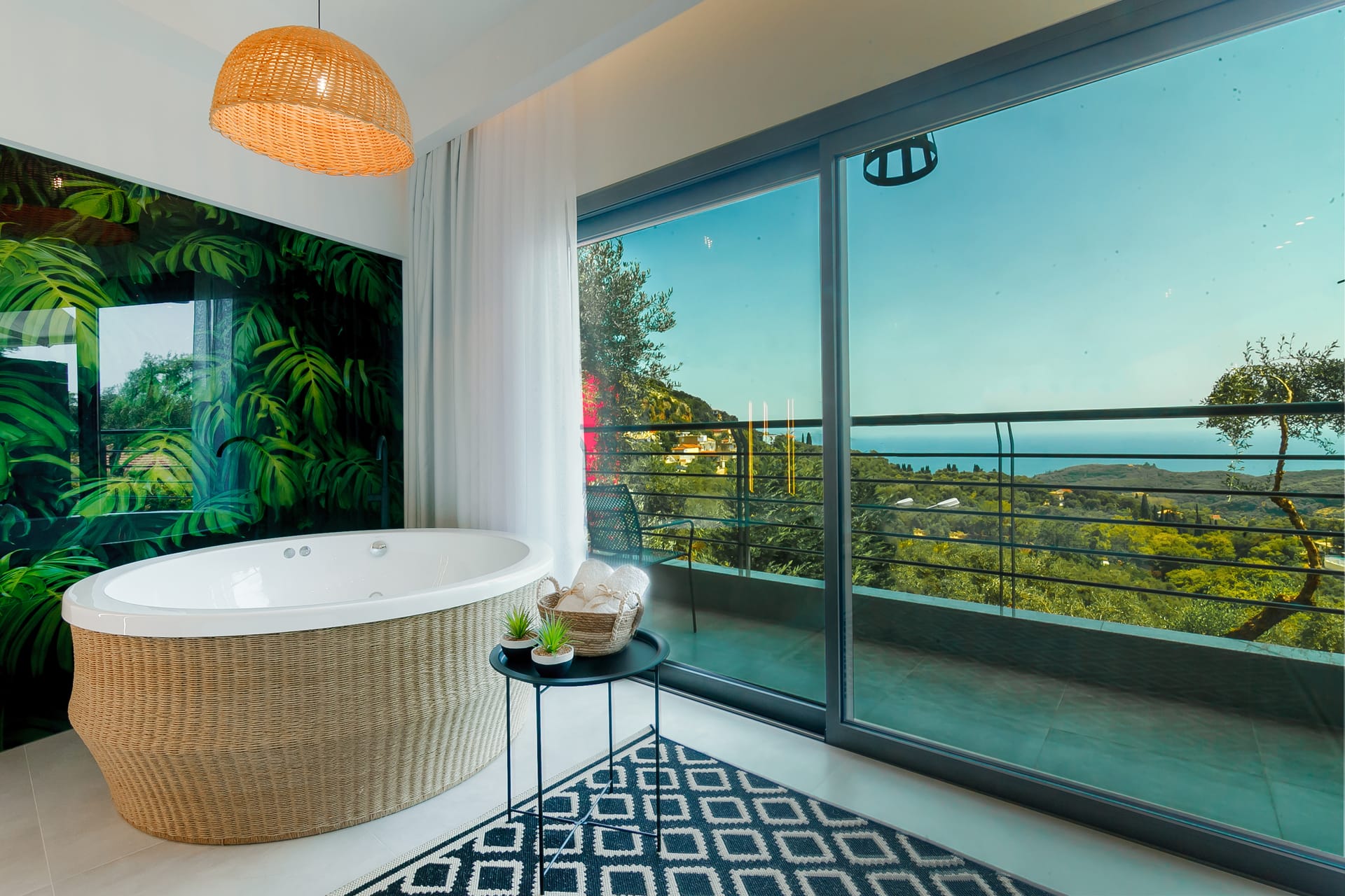Escape Suite with indoor jacuzzi and Sea View