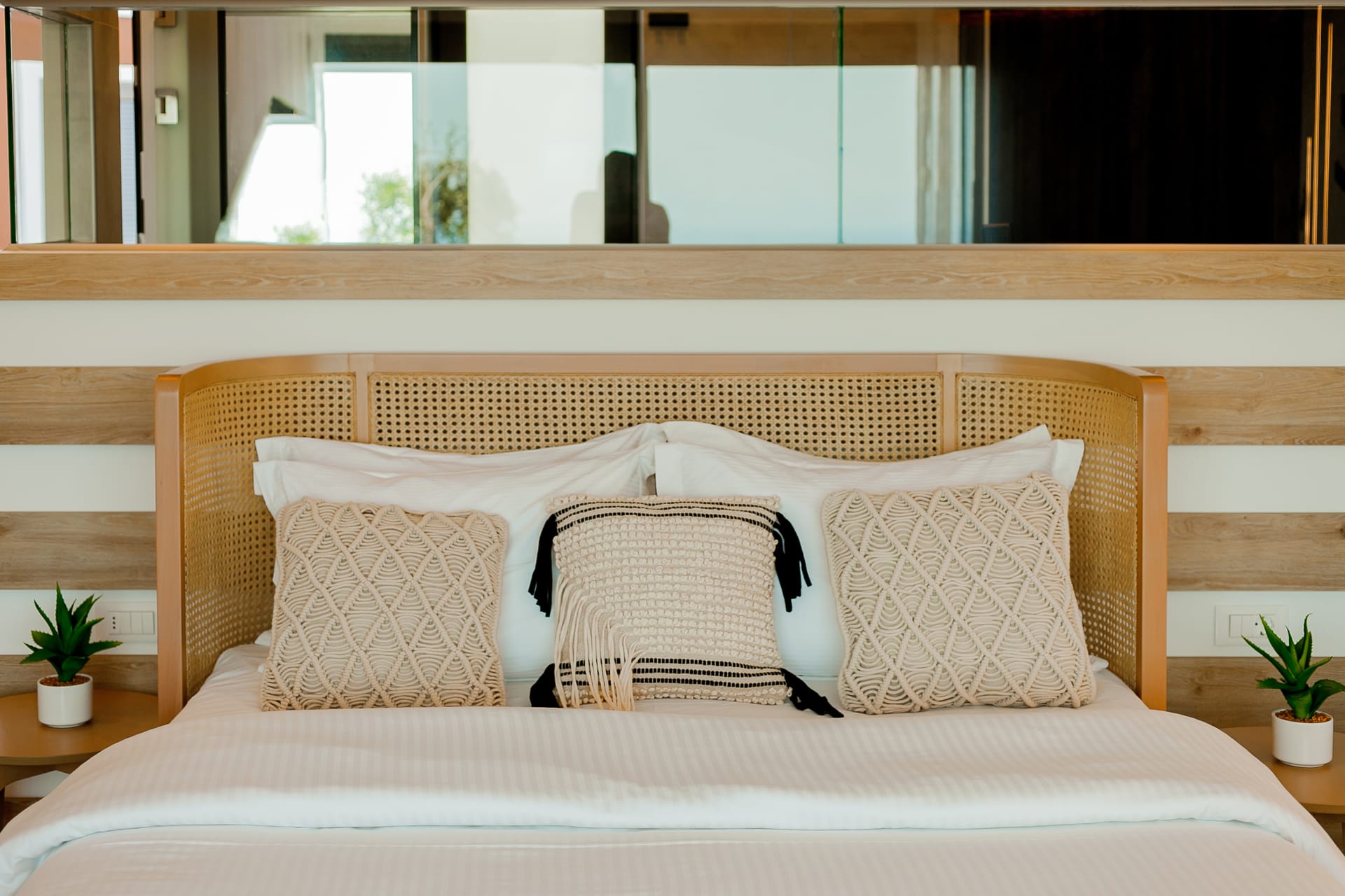 Escape Suite with indoor jacuzzi and Sea View