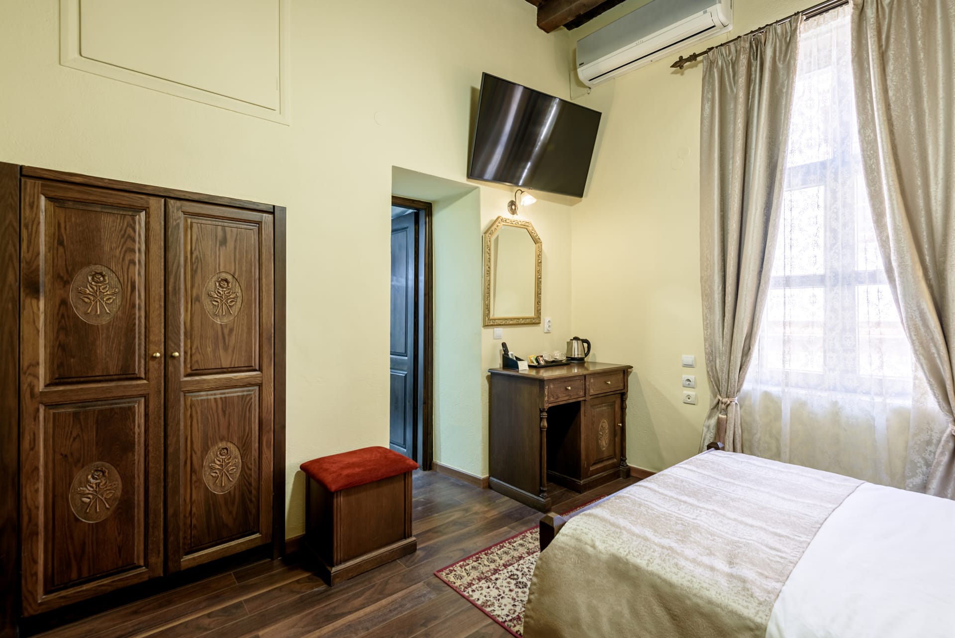 Economy Room