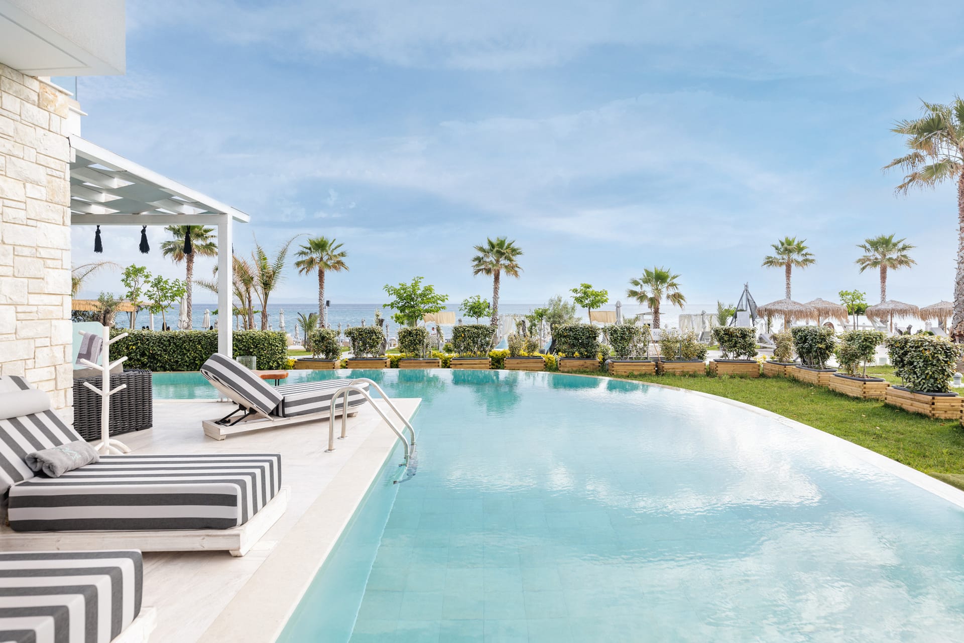 Blue Carpet Suite Sea View | Private Pool