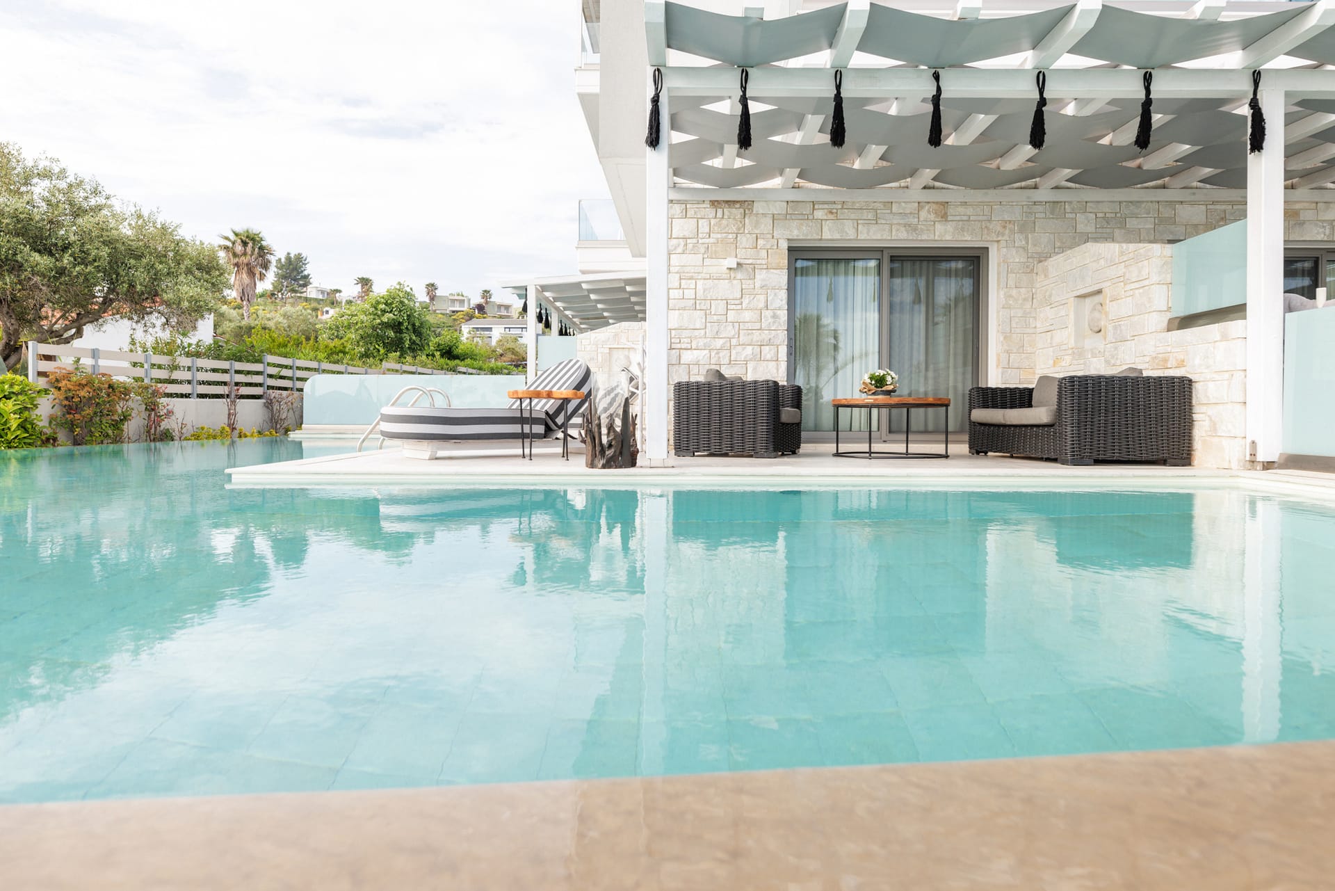 Blue Carpet Suite Sea View | Private Pool