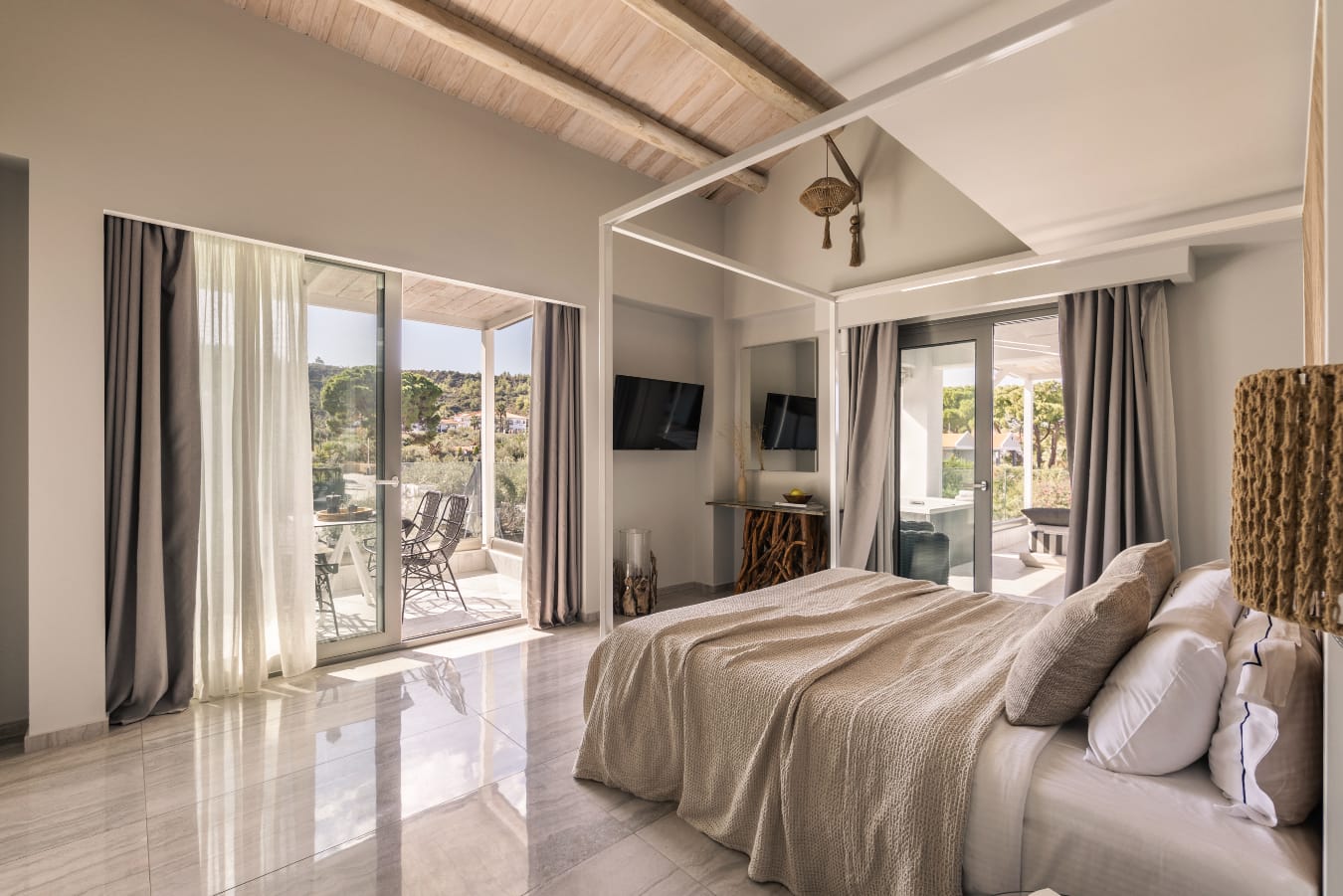 2 Level Suite | Outdoor Jacuzzi