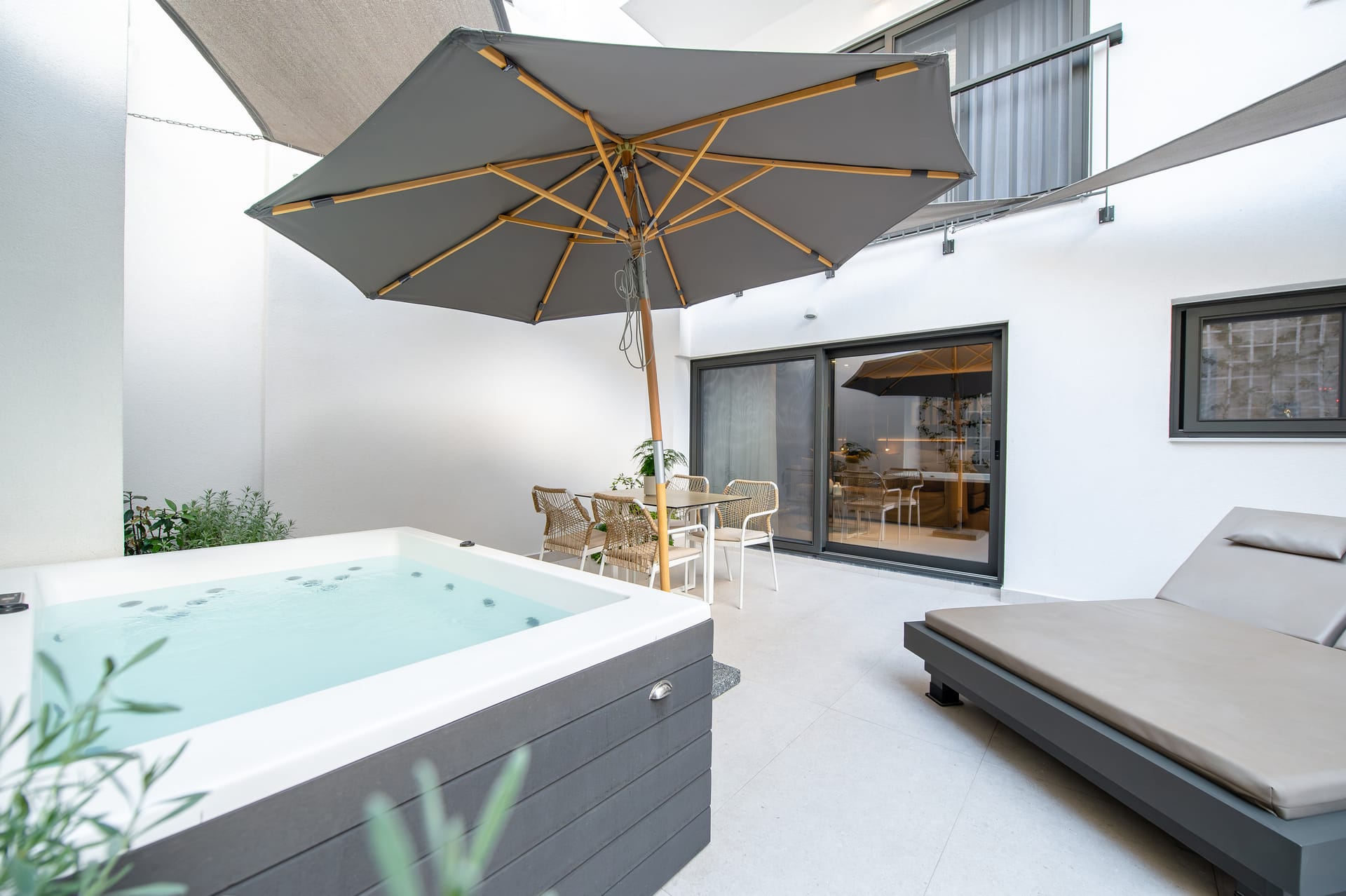 Suite with Terrace &amp; Outdoor Jetted Tub