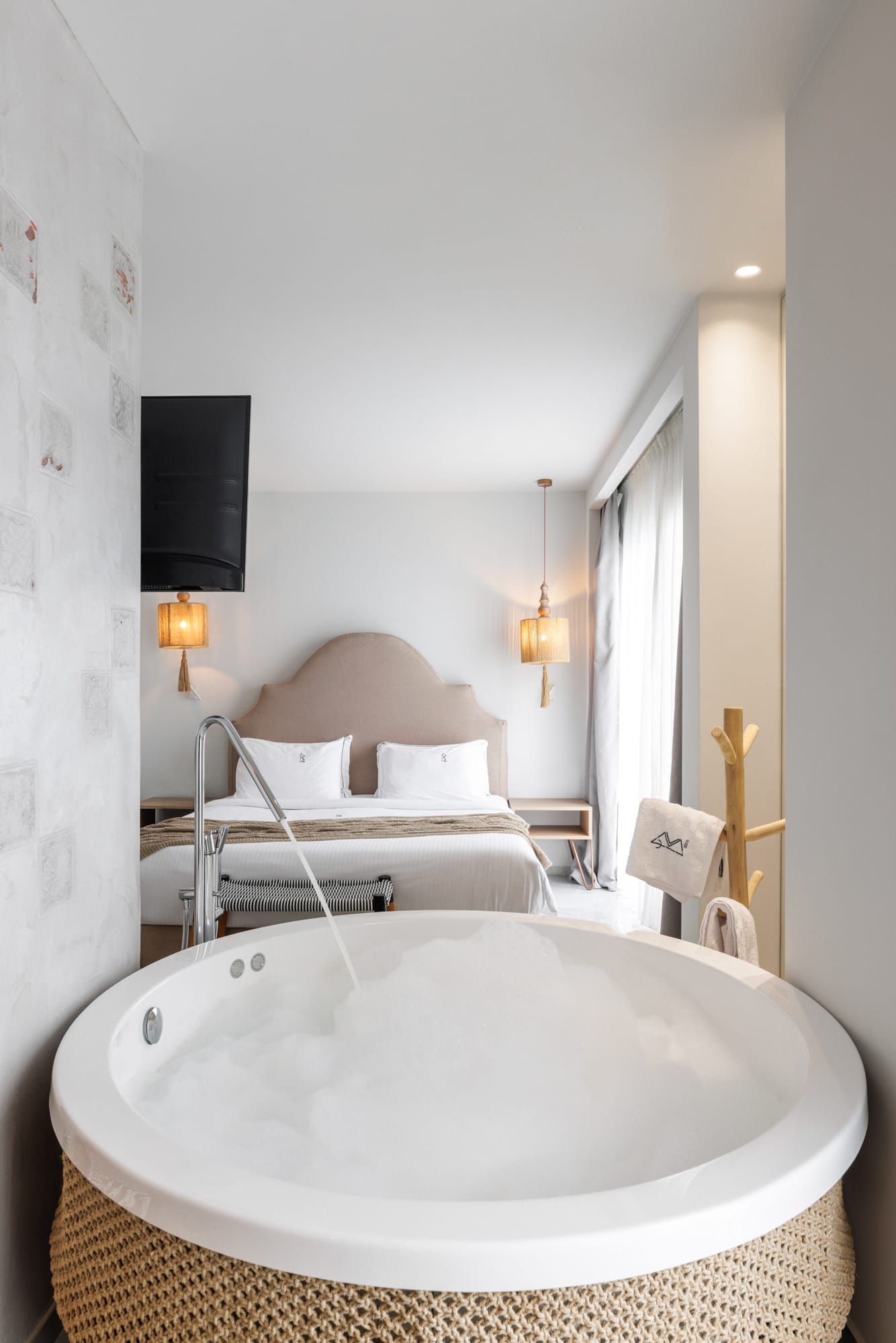 Deluxe Suite Sea View | Indoor Jacuzzi